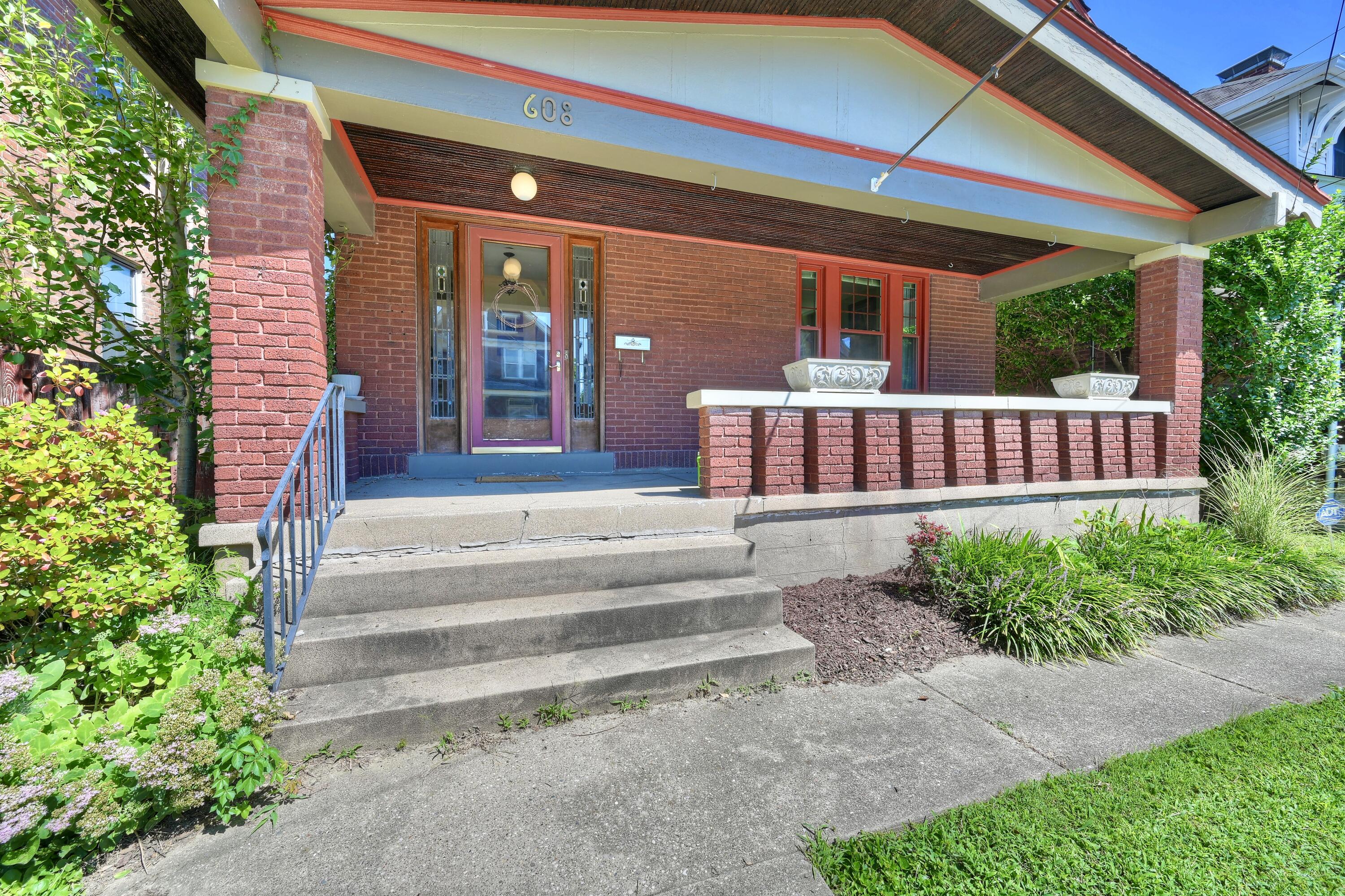 608 E 21st Street Property Photo 2