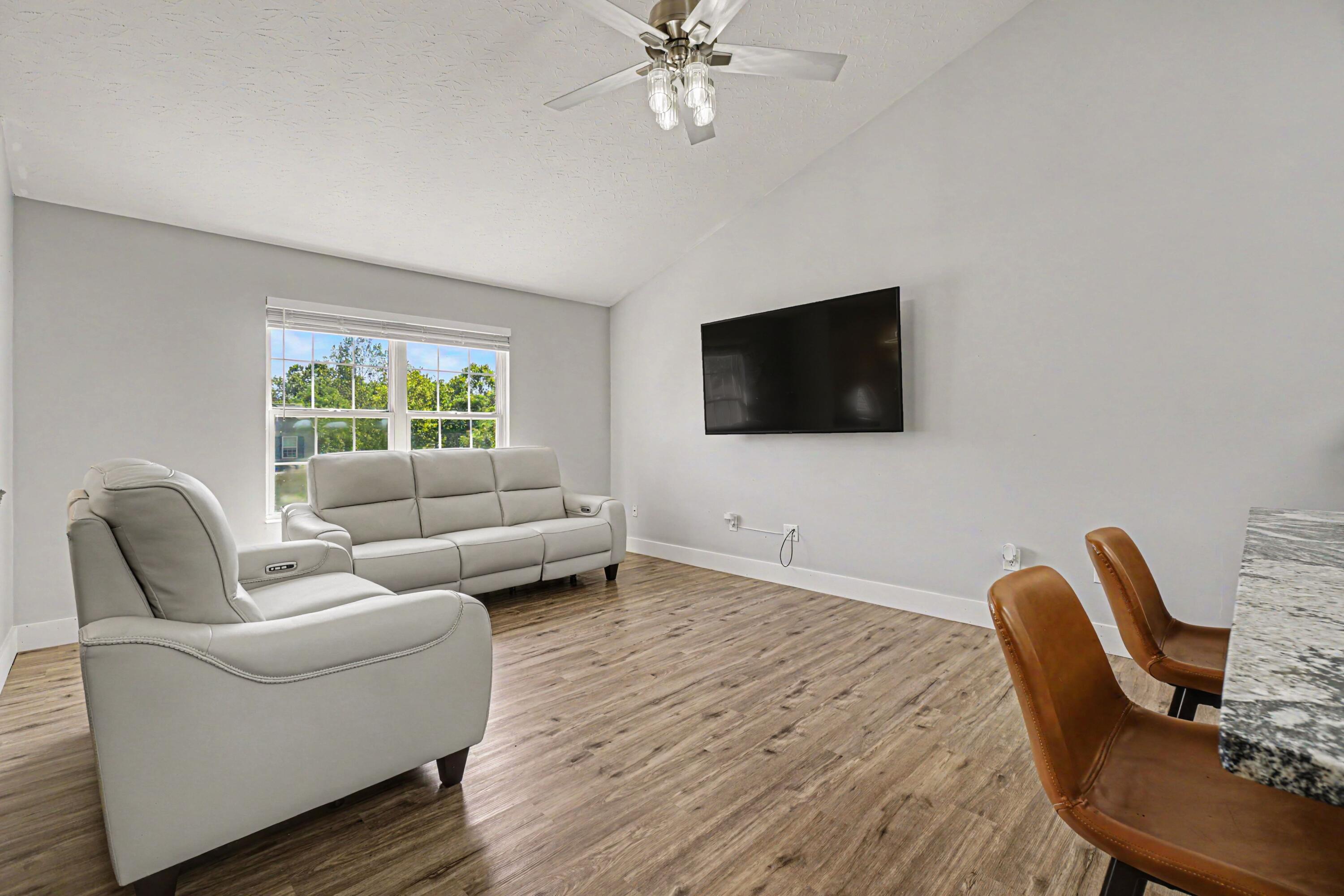 582 Berlander Drive Property Photo 5