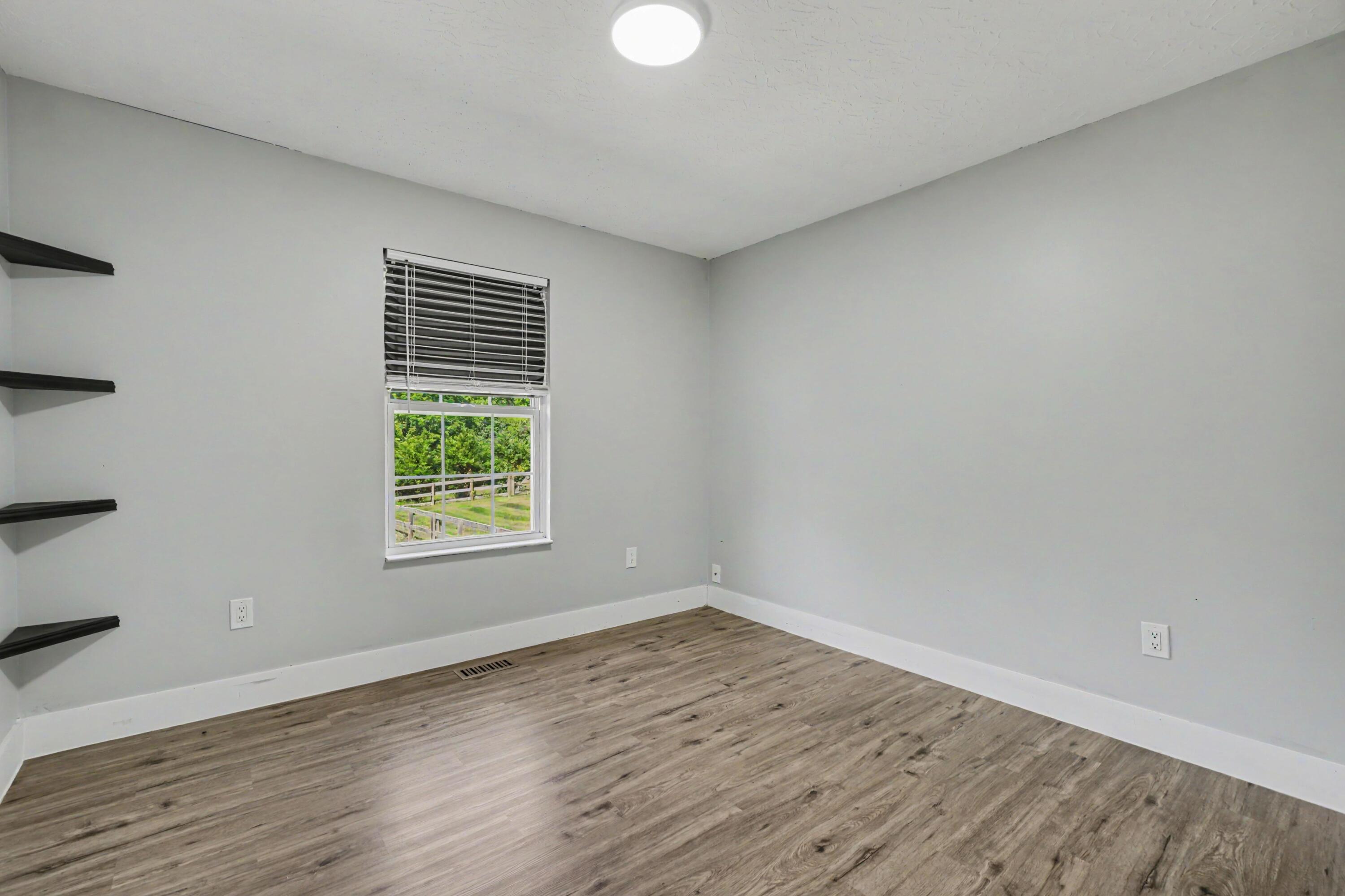 582 Berlander Drive Property Photo 7