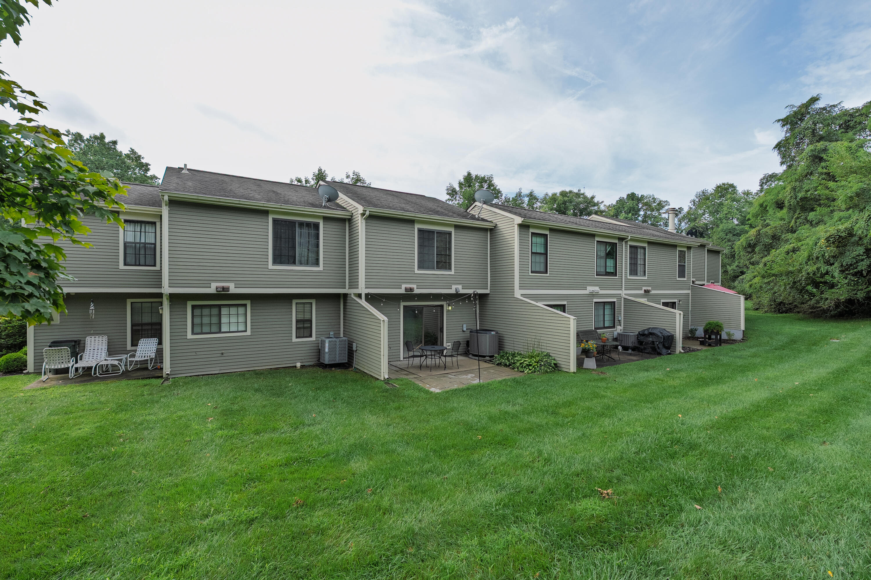 2426 Palmeadow Drive Property Photo 4