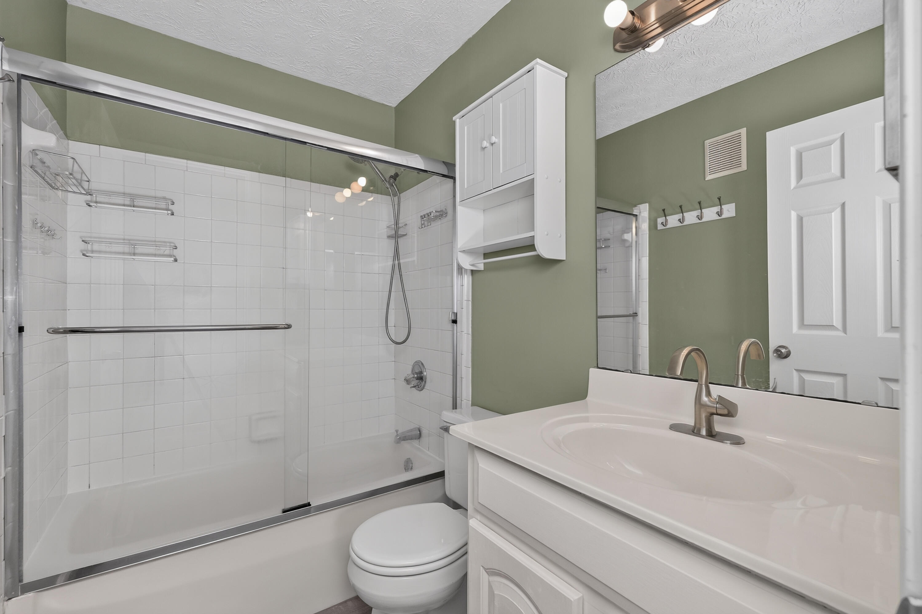 2426 Palmeadow Drive Property Photo 17