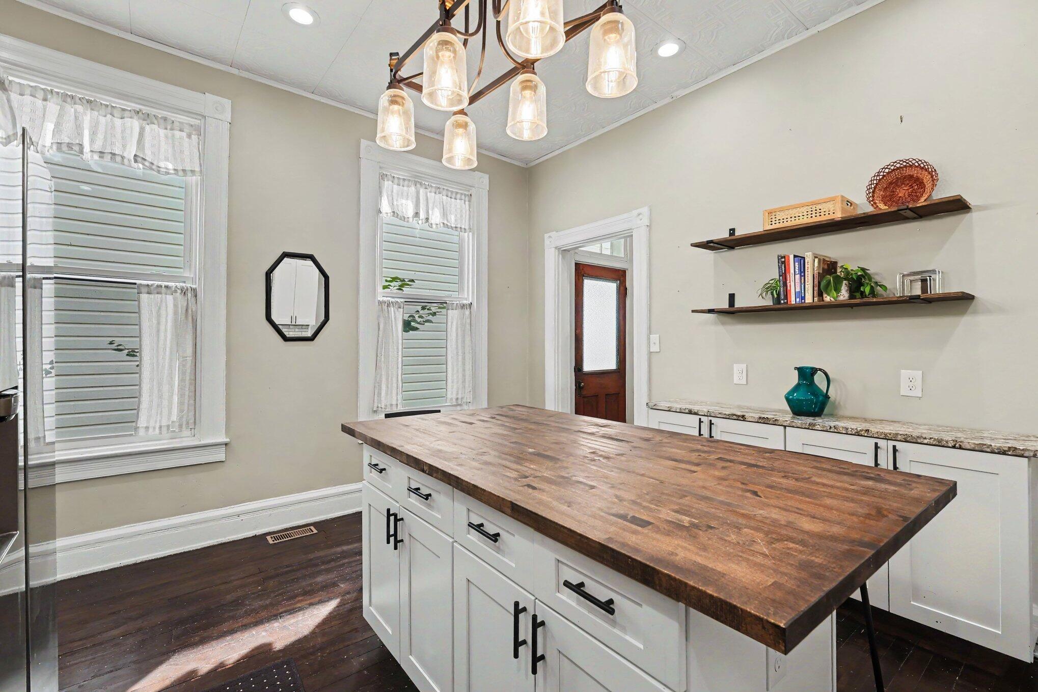 250 Forest Avenue Property Photo 17