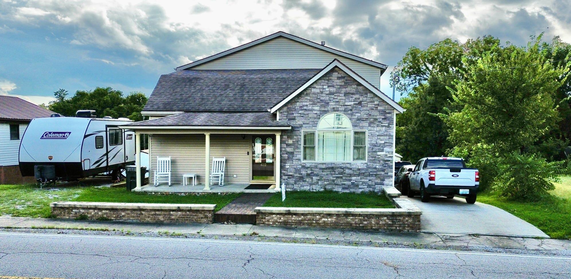 612 N Broadway Street Property Photo 1