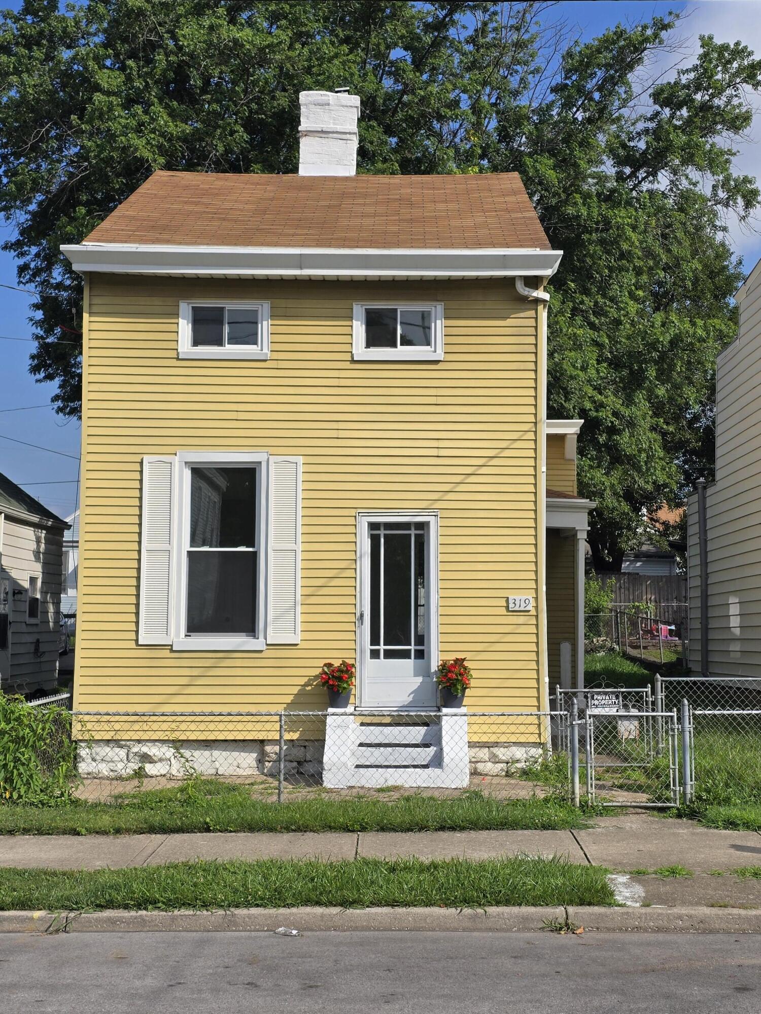 319 W 12th Street Property Photo 1