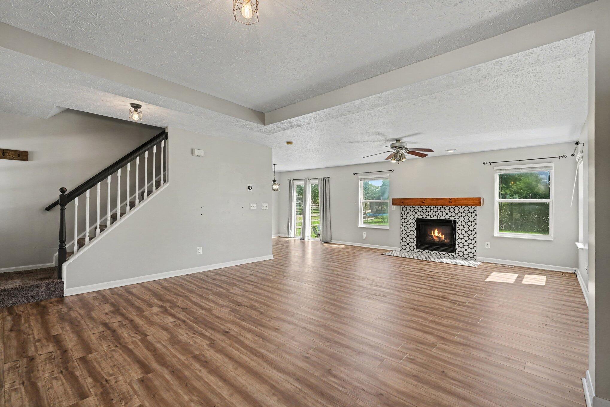 966 Surfridge Drive Property Photo 4