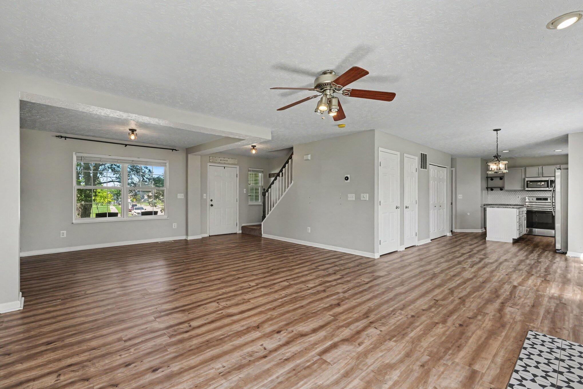 966 Surfridge Drive Property Photo 7