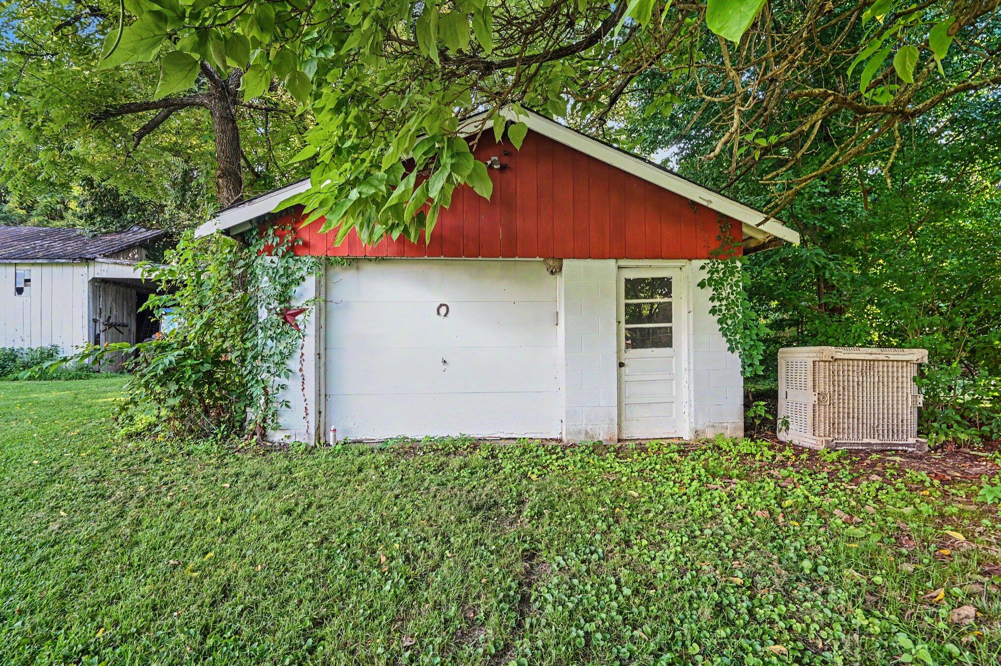 5857 River Road Property Photo 8