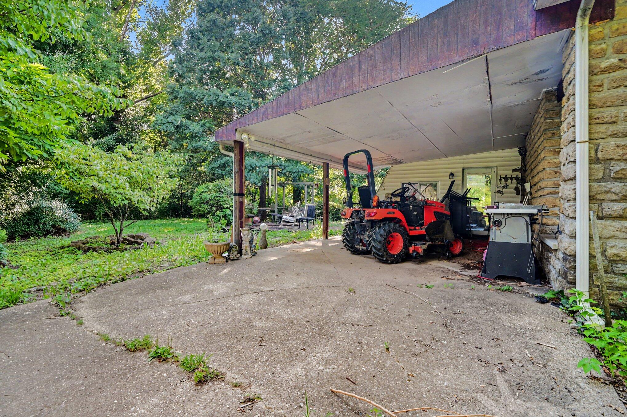 5857 River Road Property Photo 9