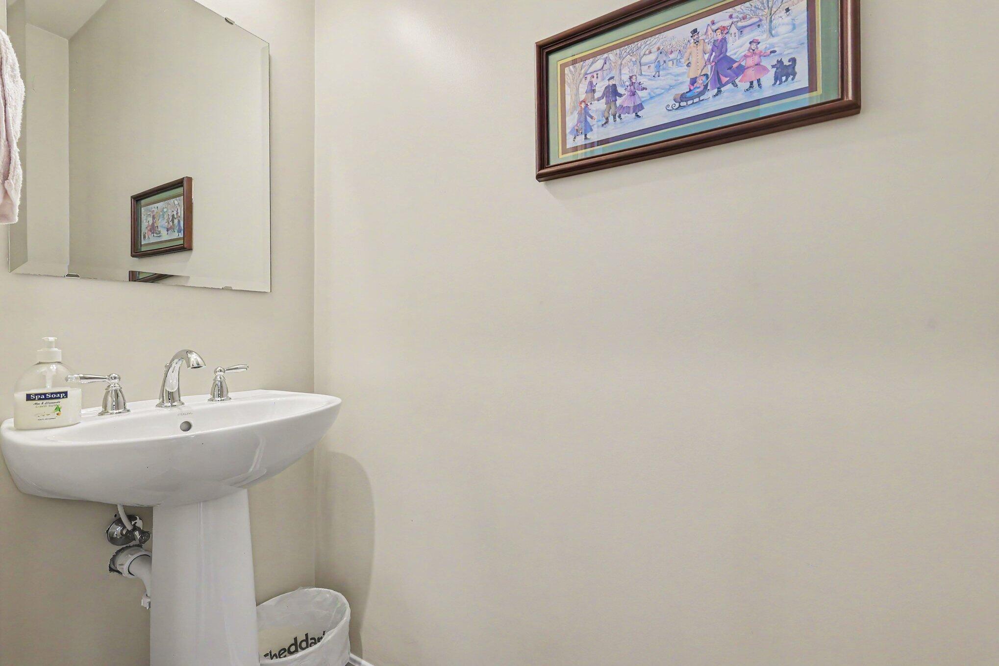 400 Aintree Drive Property Photo 11
