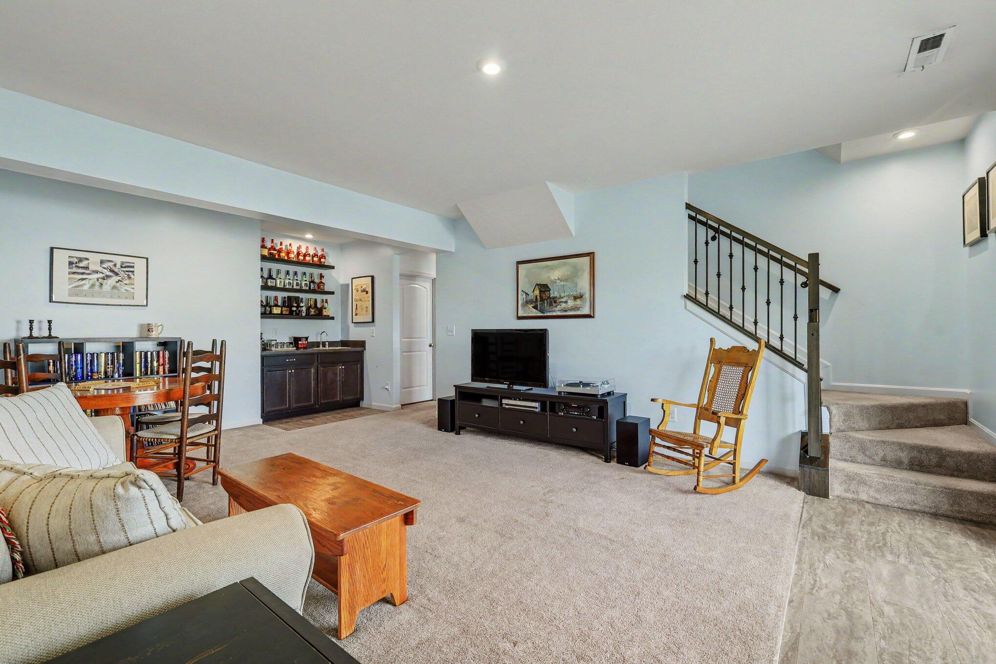 400 Aintree Drive Property Photo 15