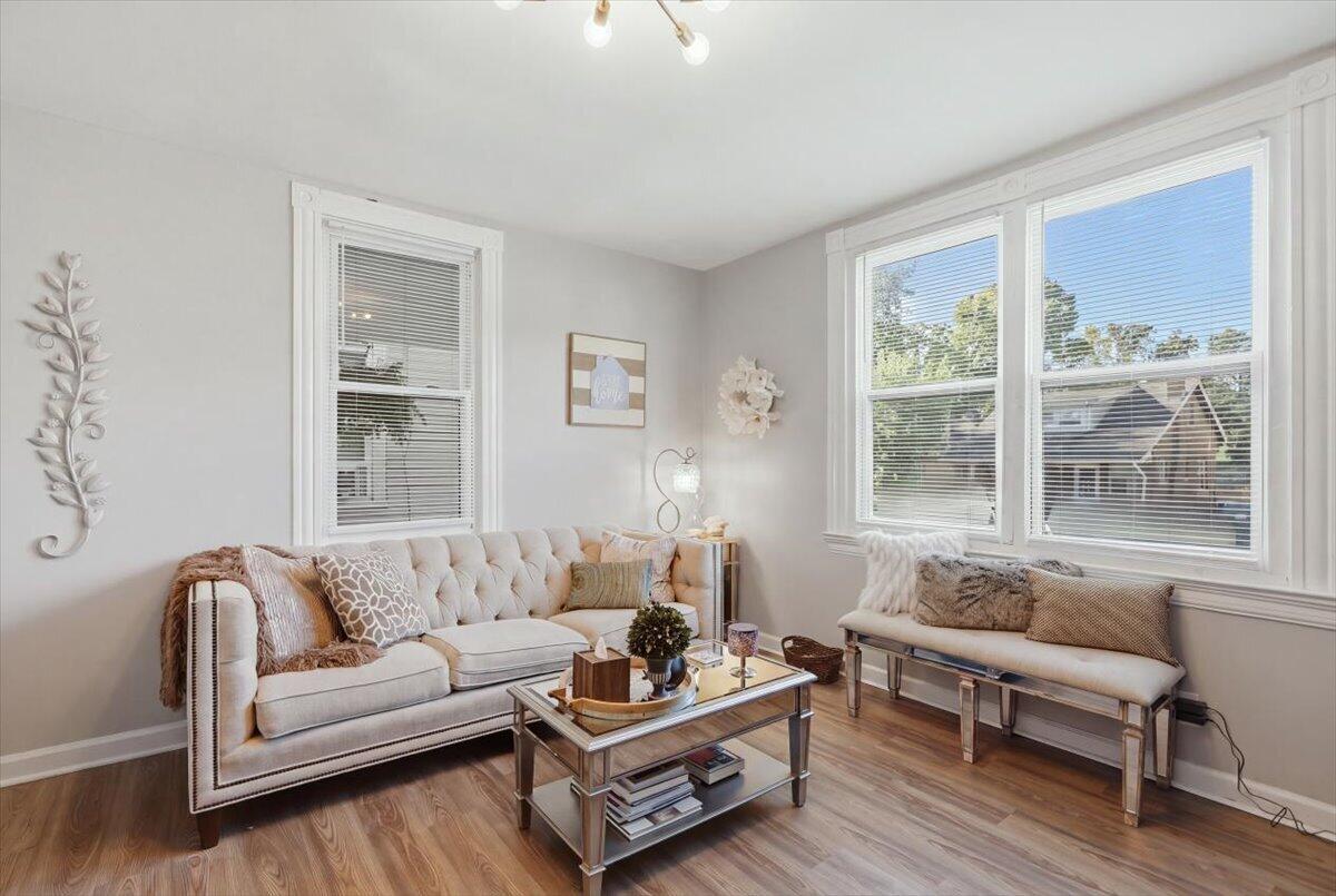 112 E 41st Street Property Photo 5