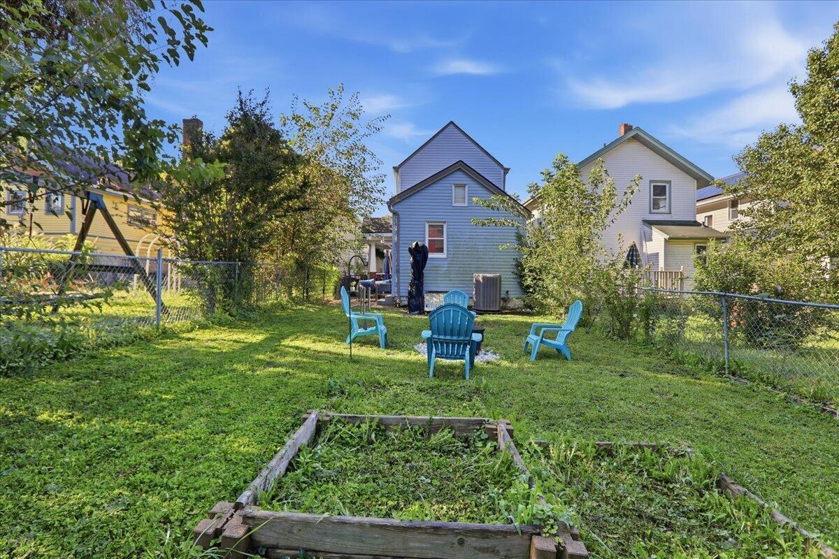 112 E 41st Street Property Photo 7