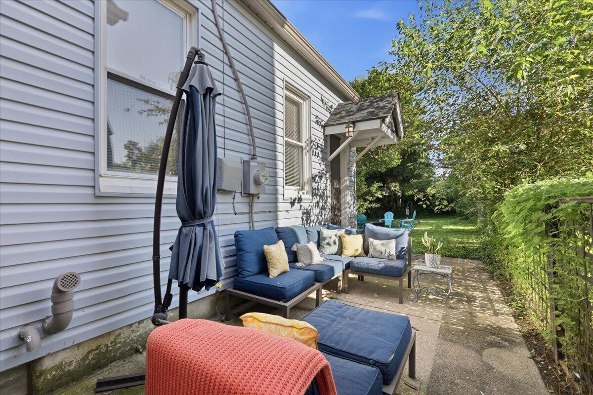 112 E 41st Street Property Photo 8
