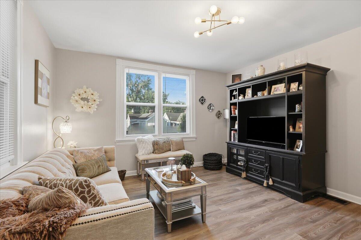 112 E 41st Street Property Photo 13