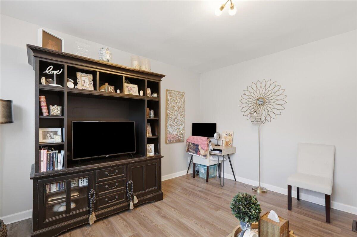 112 E 41st Street Property Photo 15