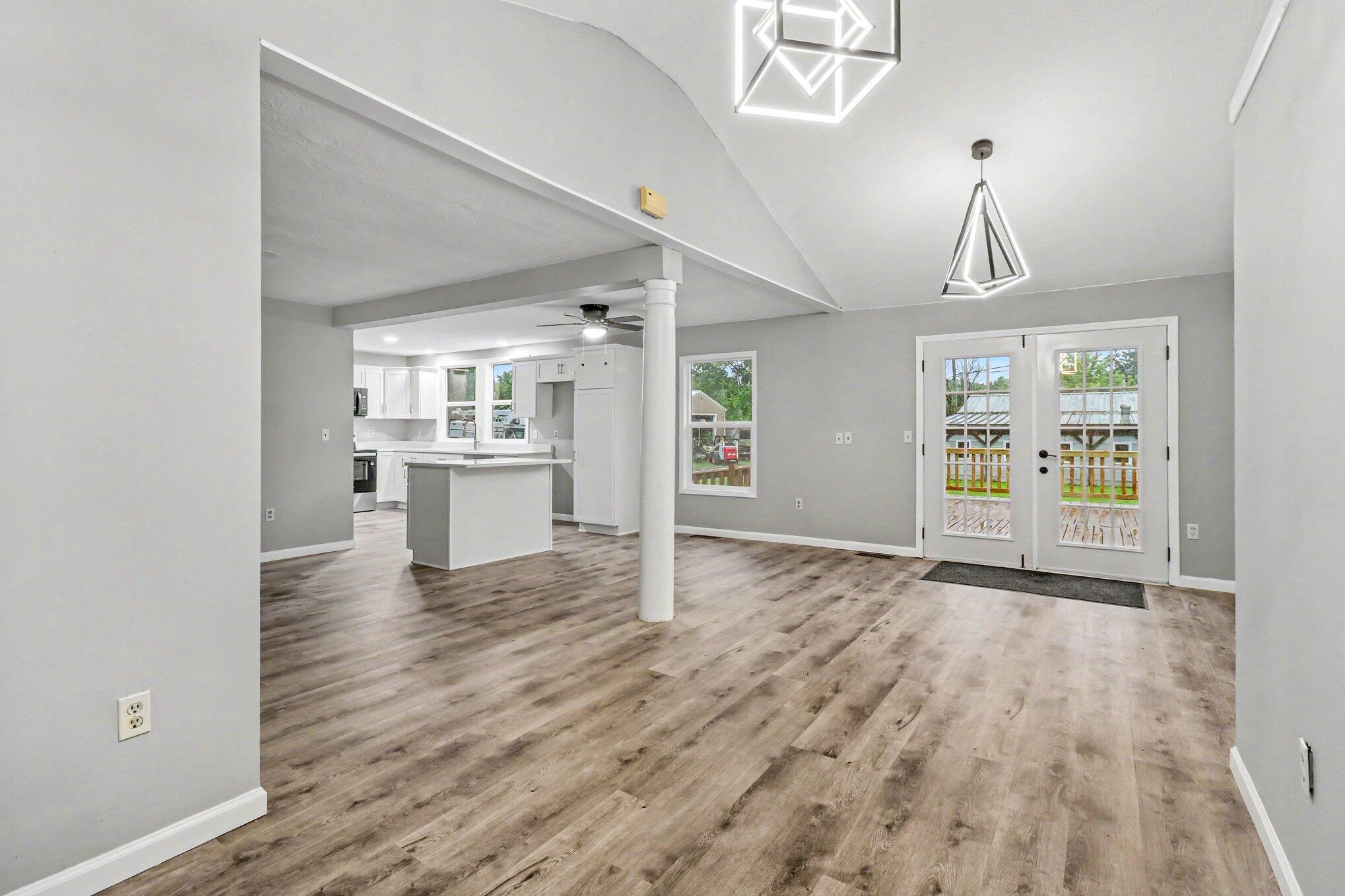 7469 E Bend Road Property Photo 4