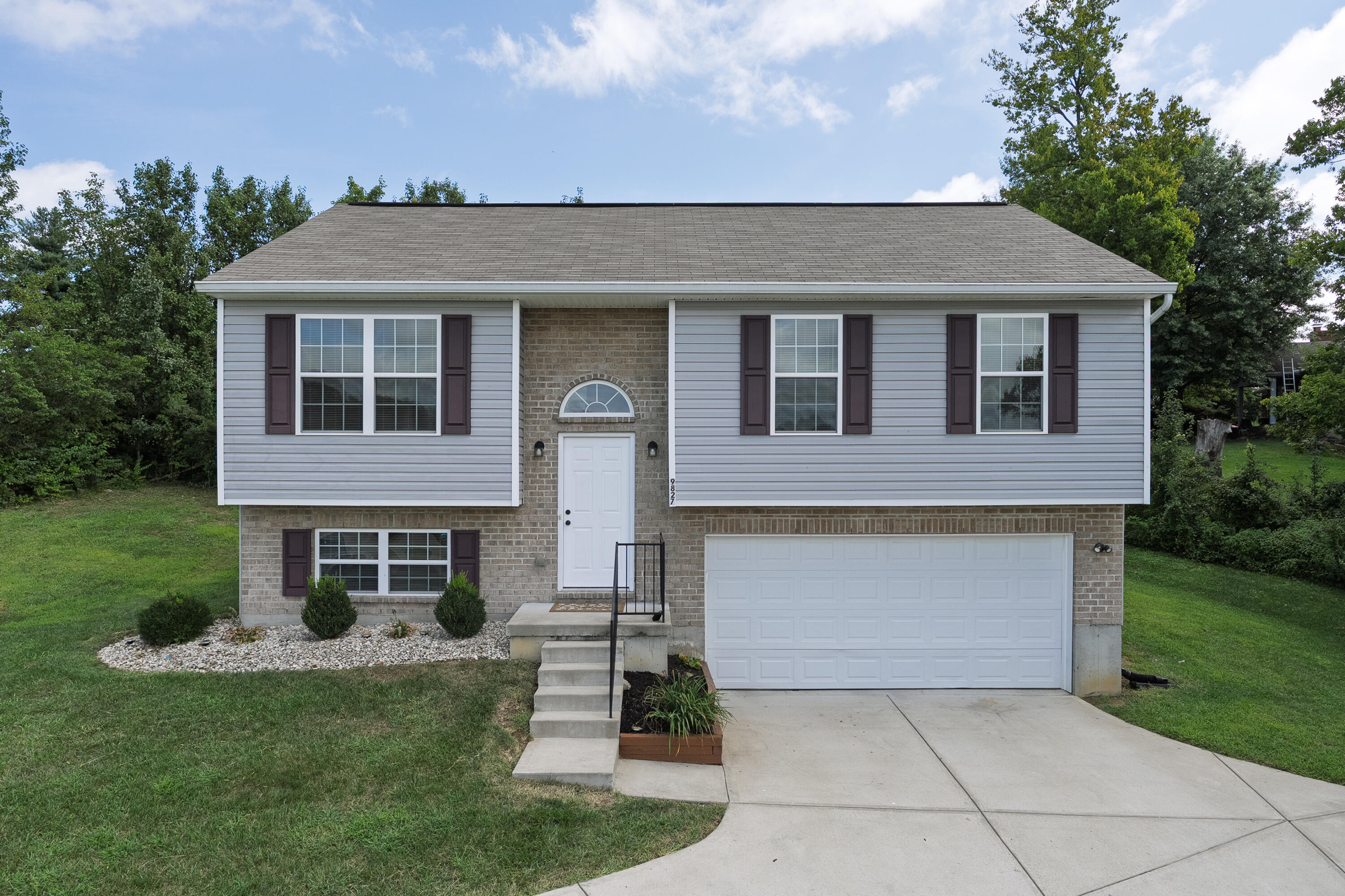 9827 Codyview Drive Property Photo 2