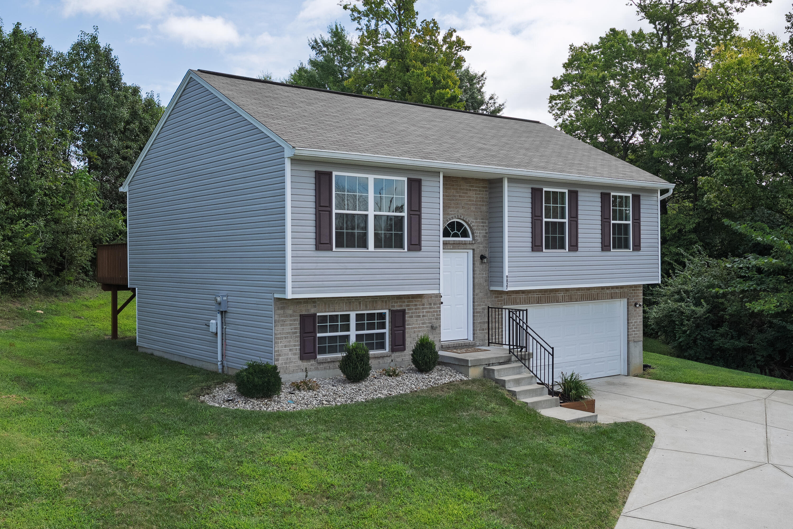 9827 Codyview Drive Property Photo 3