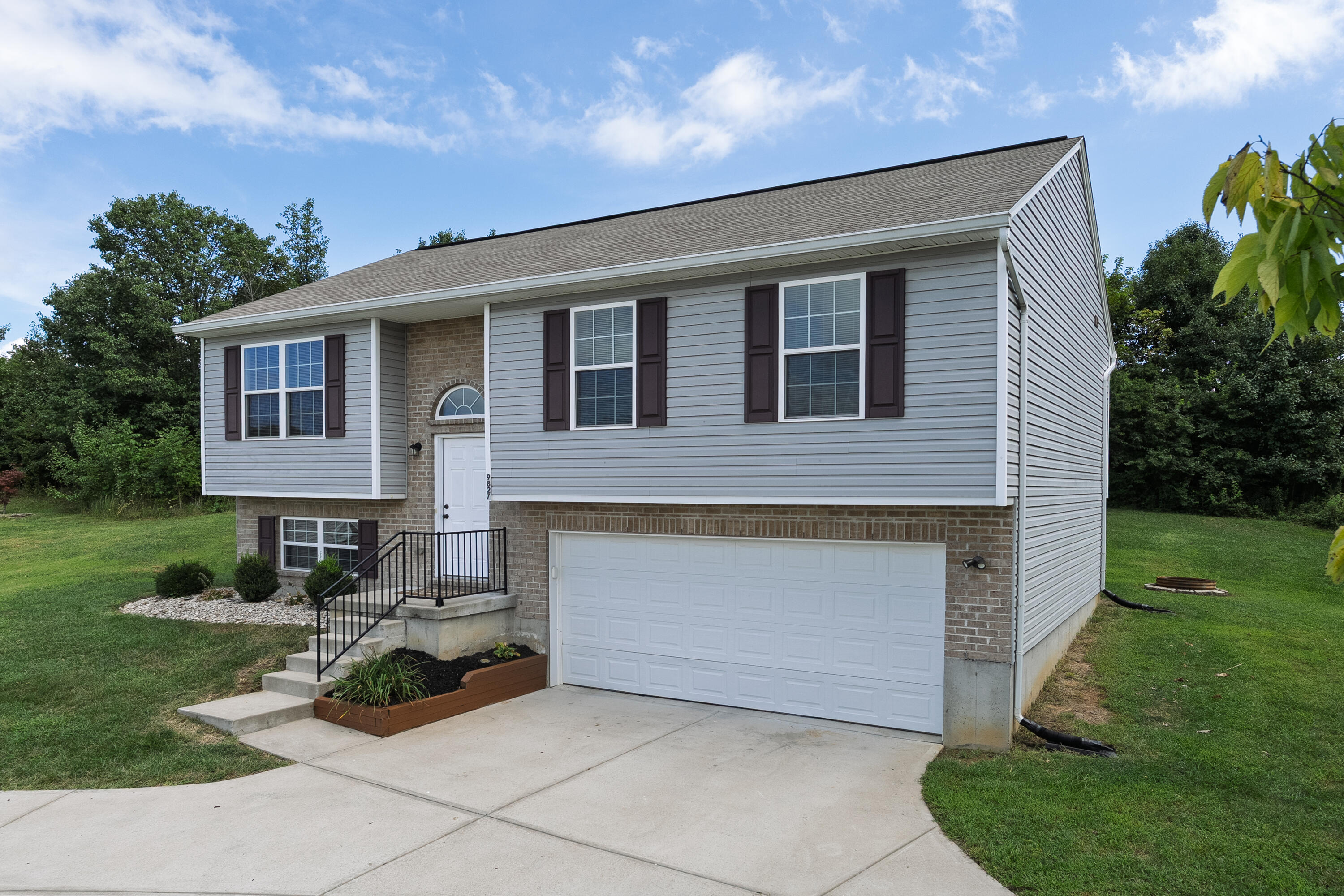 9827 Codyview Drive Property Photo 4