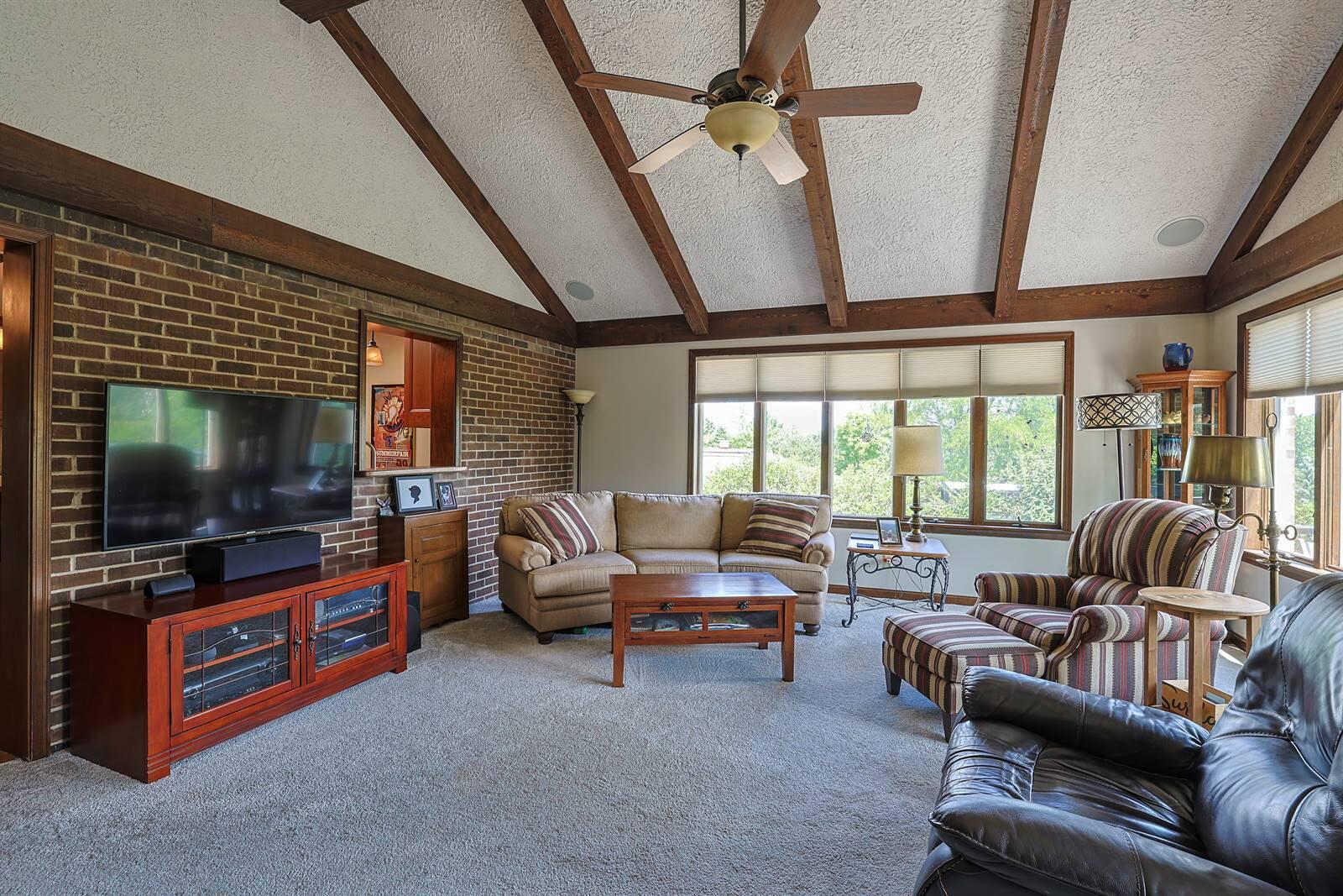 464 General Drive Property Photo 10