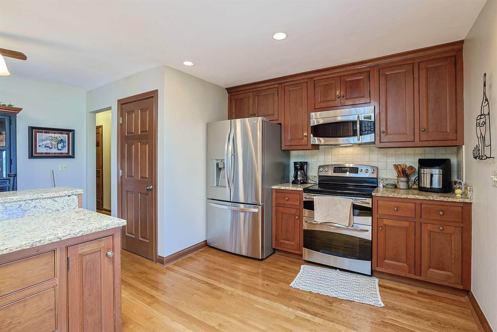 464 General Drive Property Photo 15