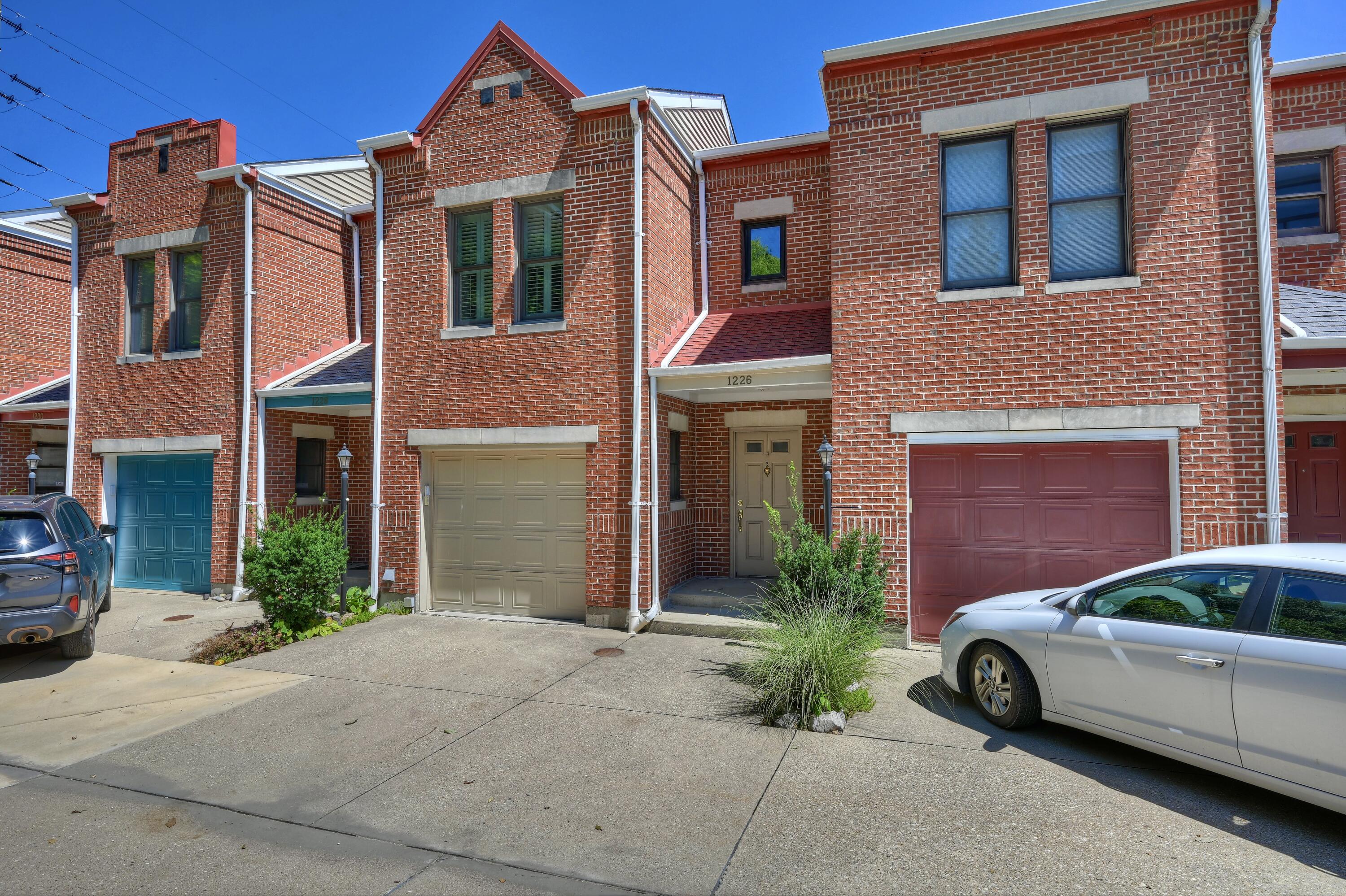 1226 Riverview Place Property Photo 2