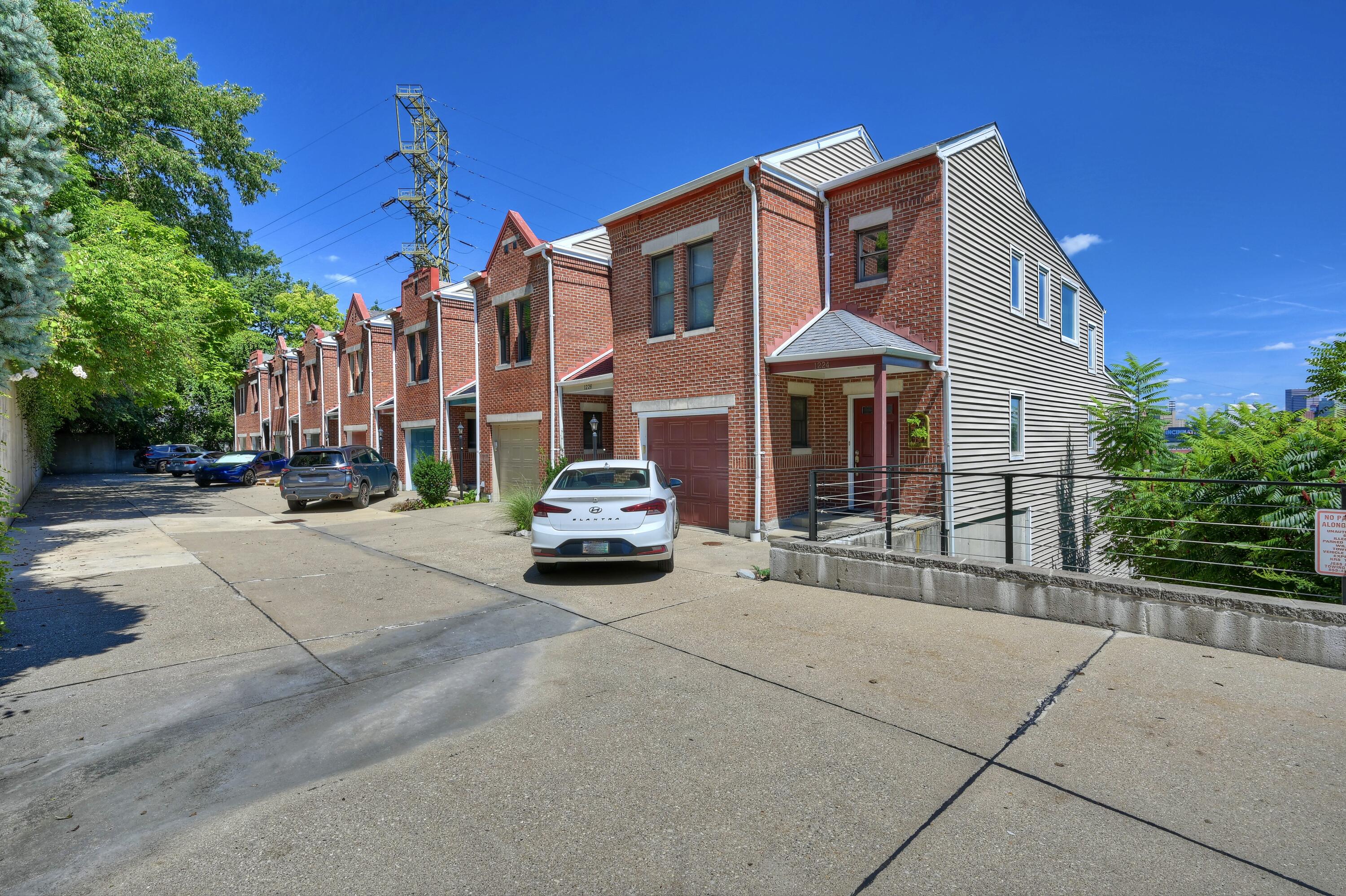 1226 Riverview Place Property Photo 3