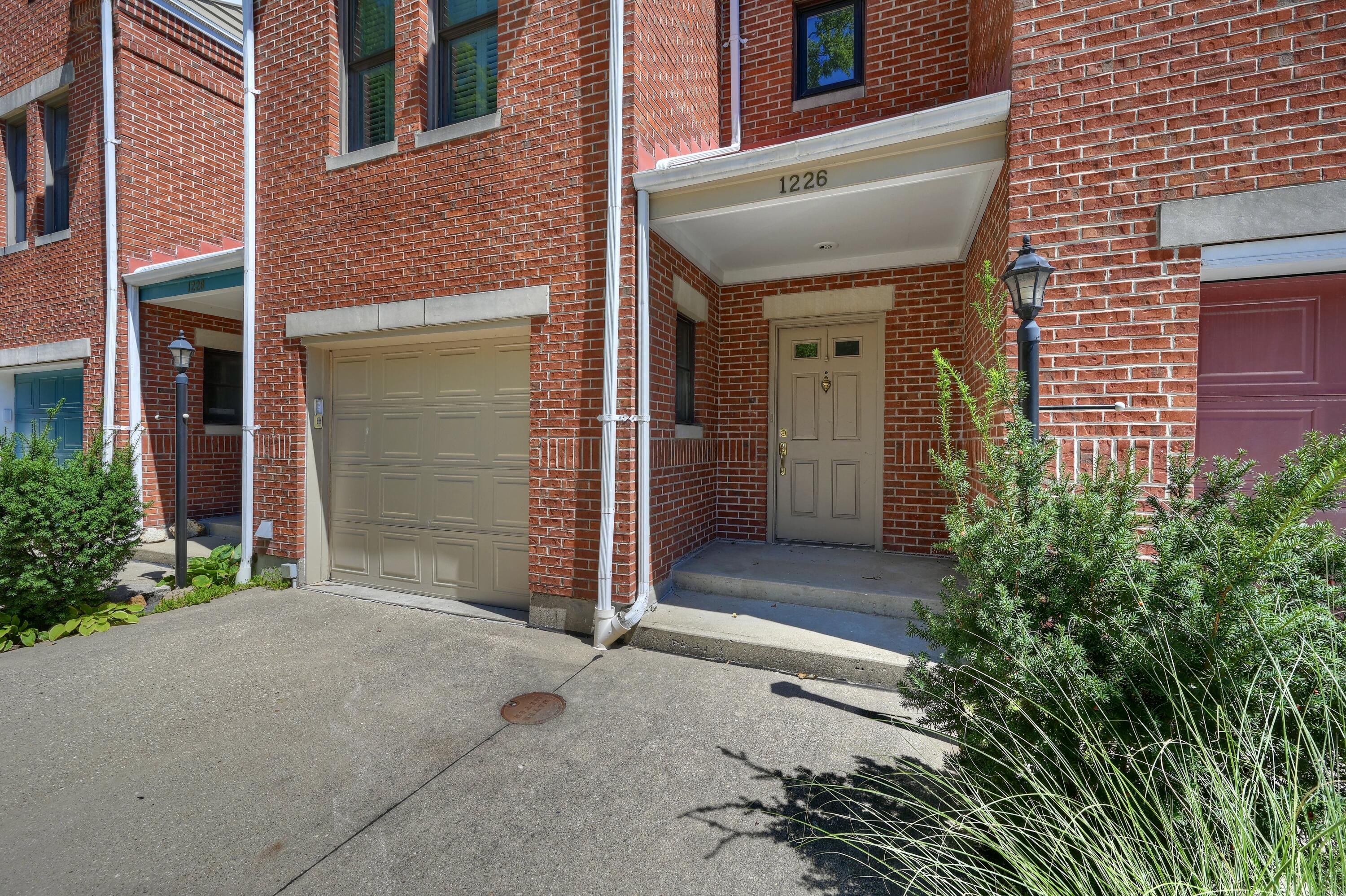 1226 Riverview Place Property Photo 4