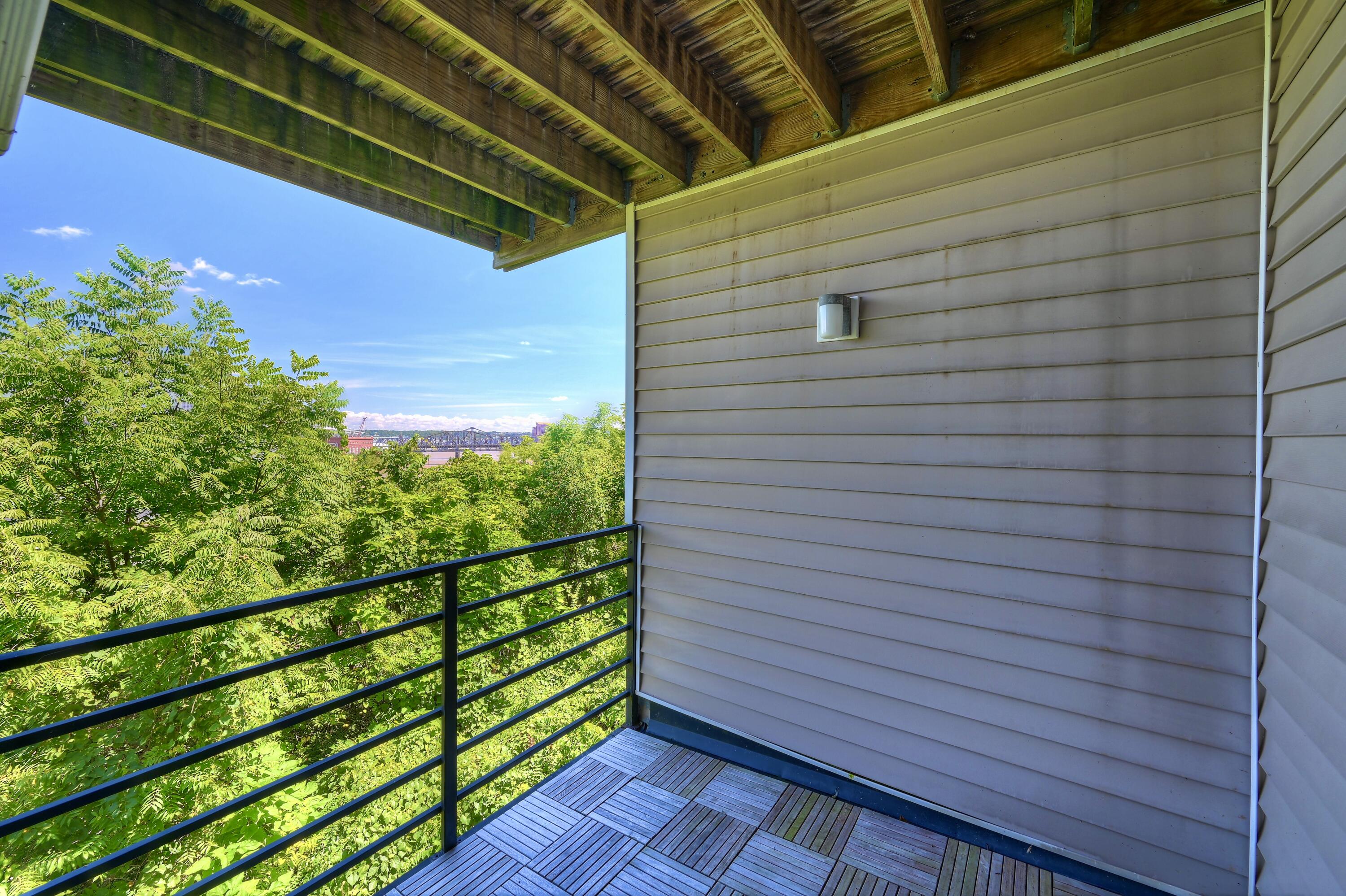 1226 Riverview Place Property Photo 5