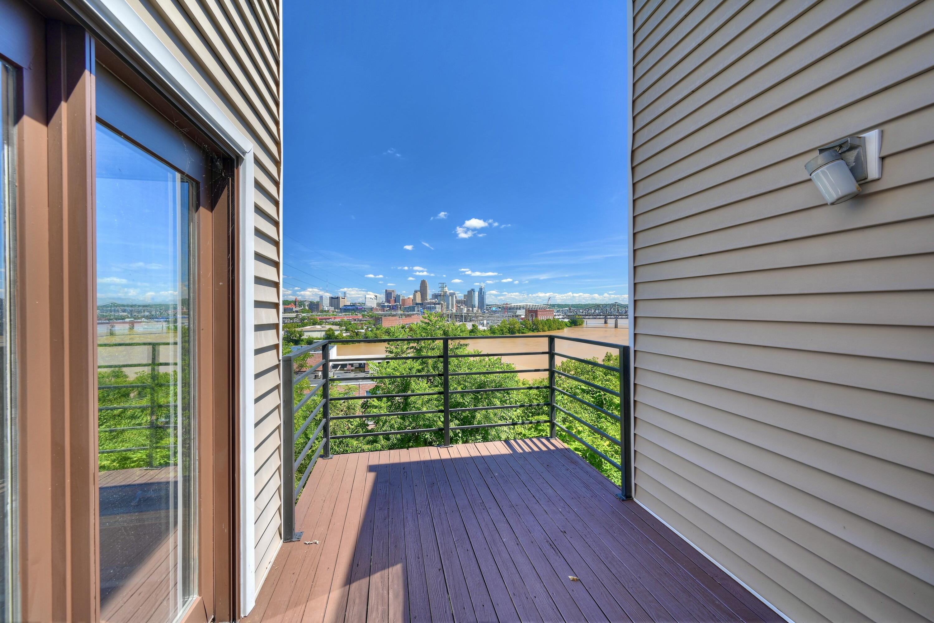 1226 Riverview Place Property Photo 6