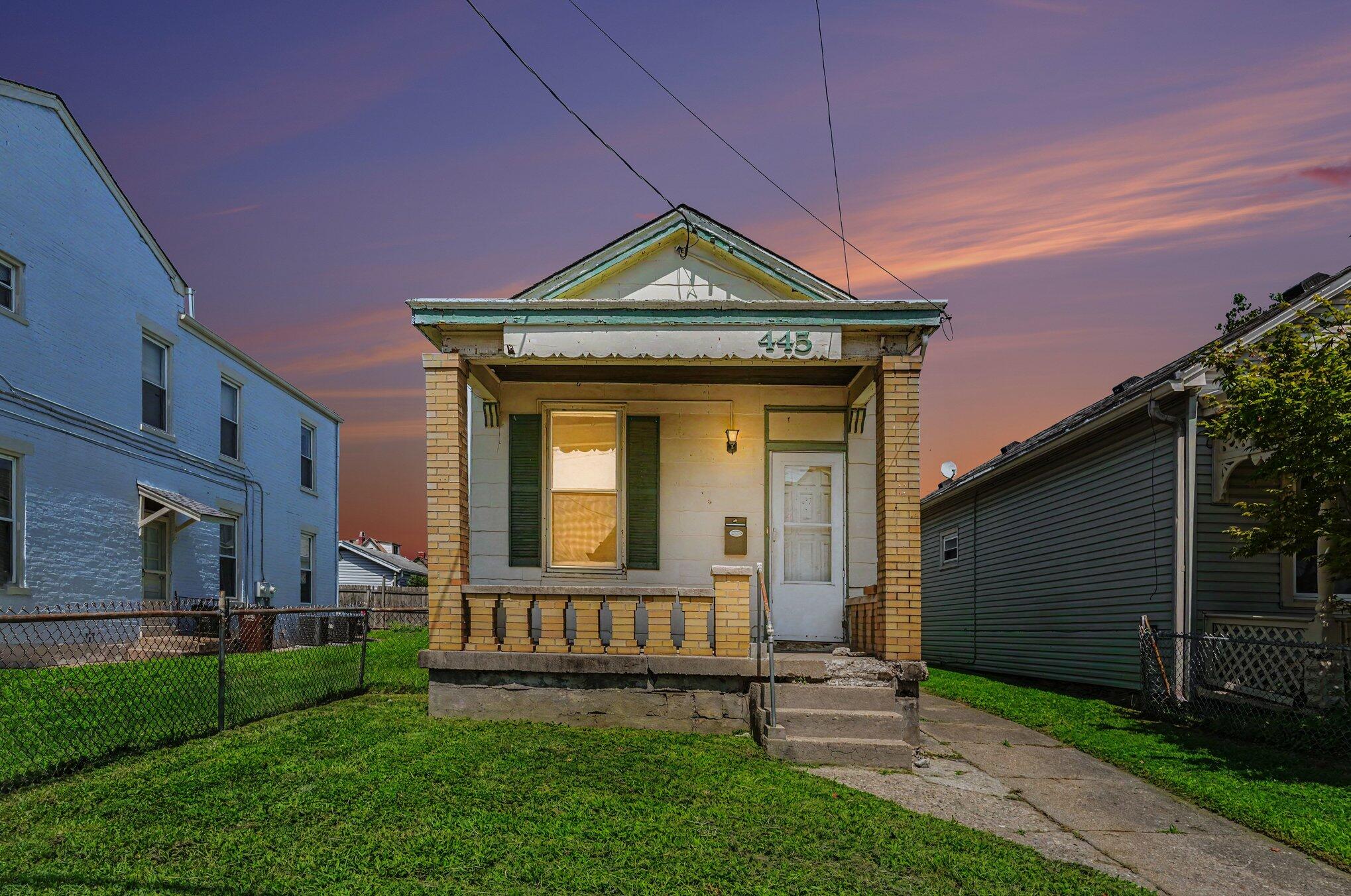 445 Berry Avenue Property Photo 1