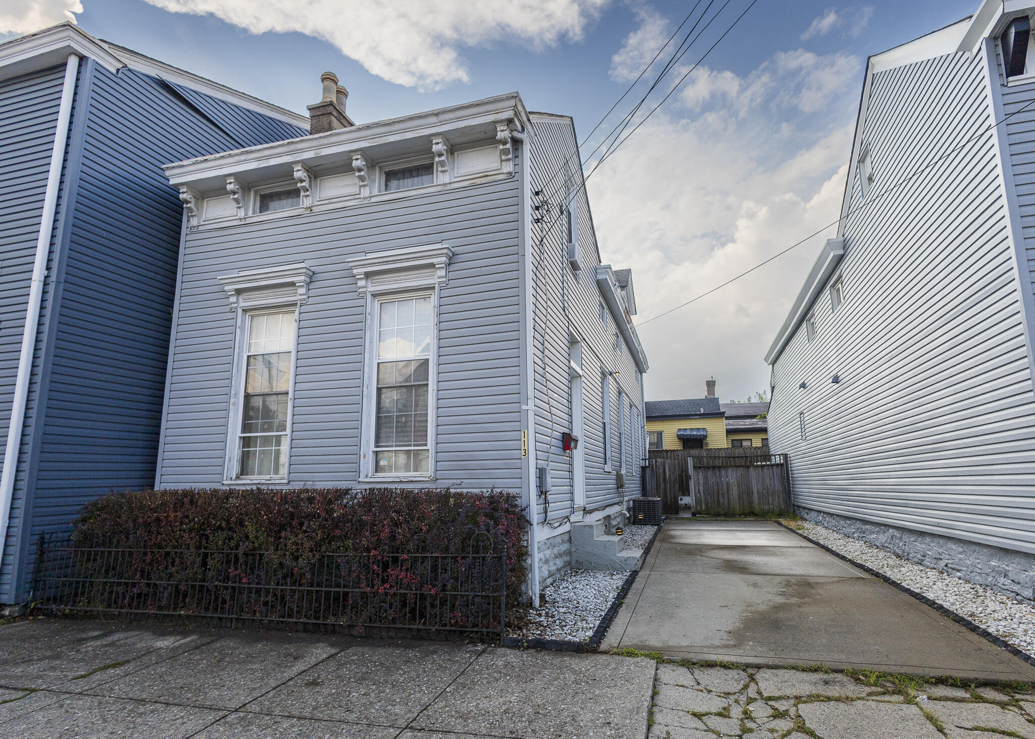 113 W 10th Street Property Photo 1