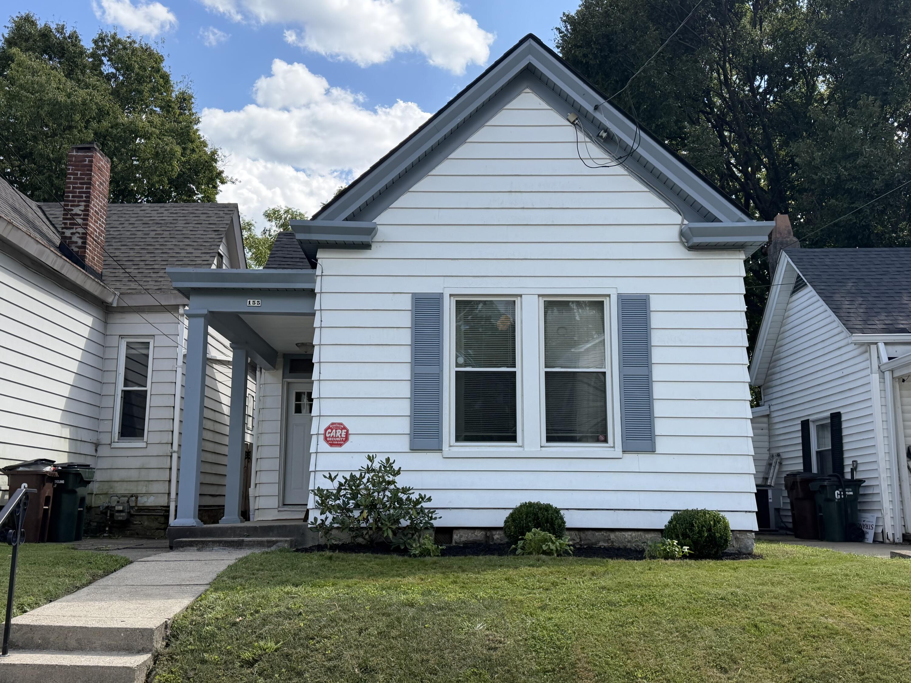 155 E 42nd Street Property Photo 1