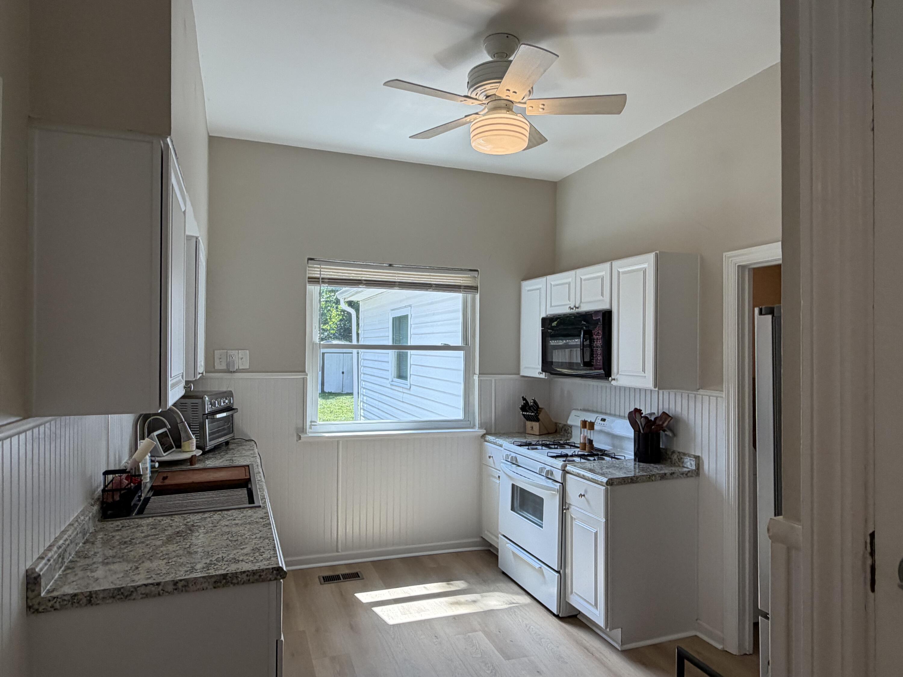 155 E 42nd Street Property Photo 7