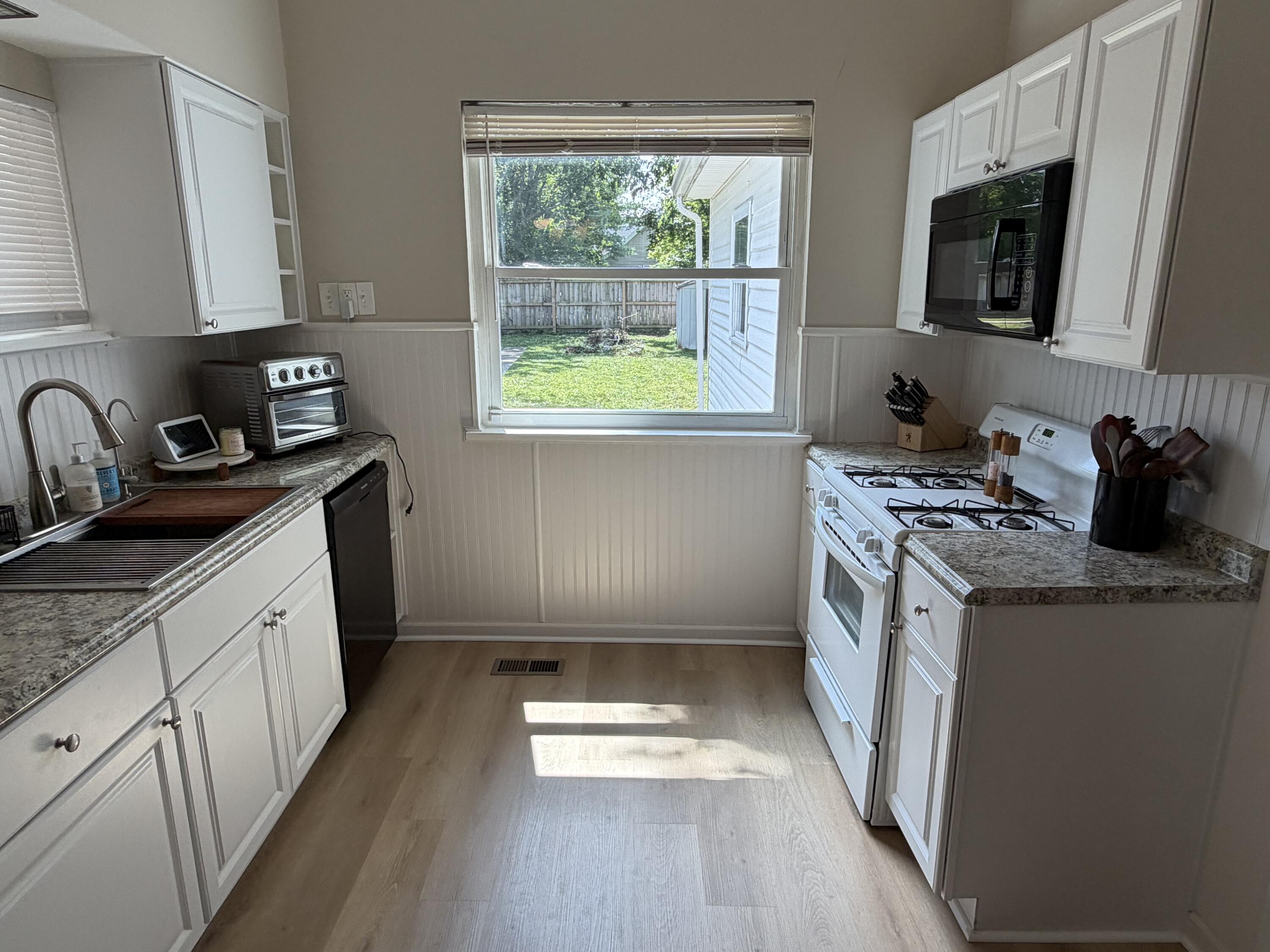 155 E 42nd Street Property Photo 8