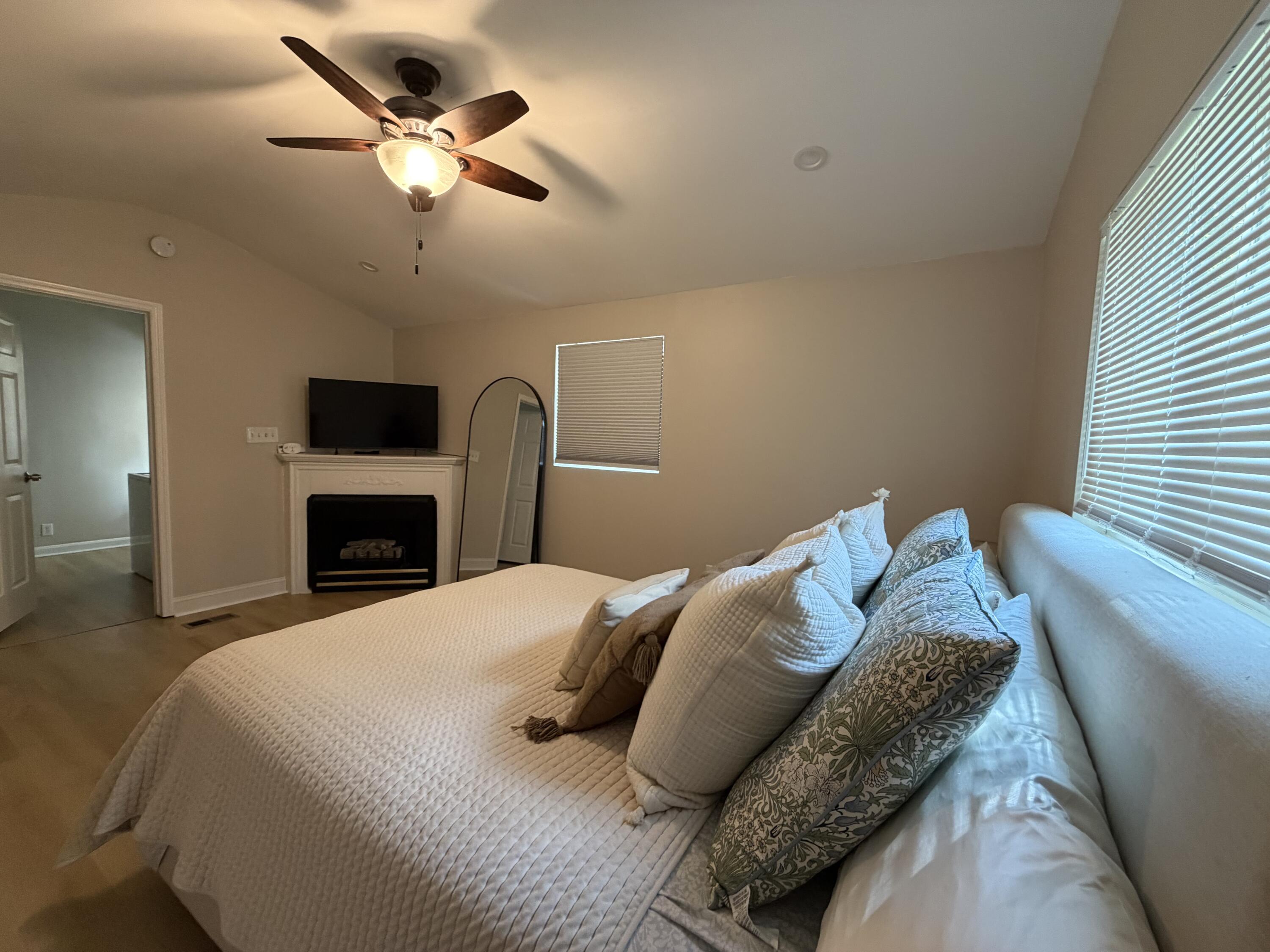 155 E 42nd Street Property Photo 15