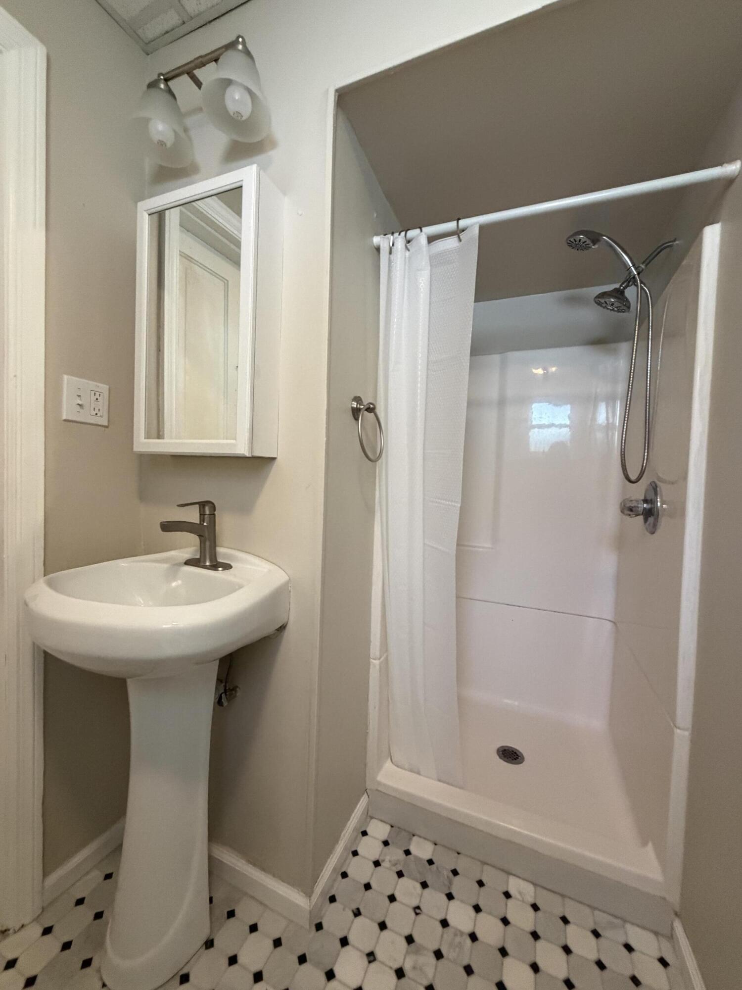 155 E 42nd Street Property Photo 16