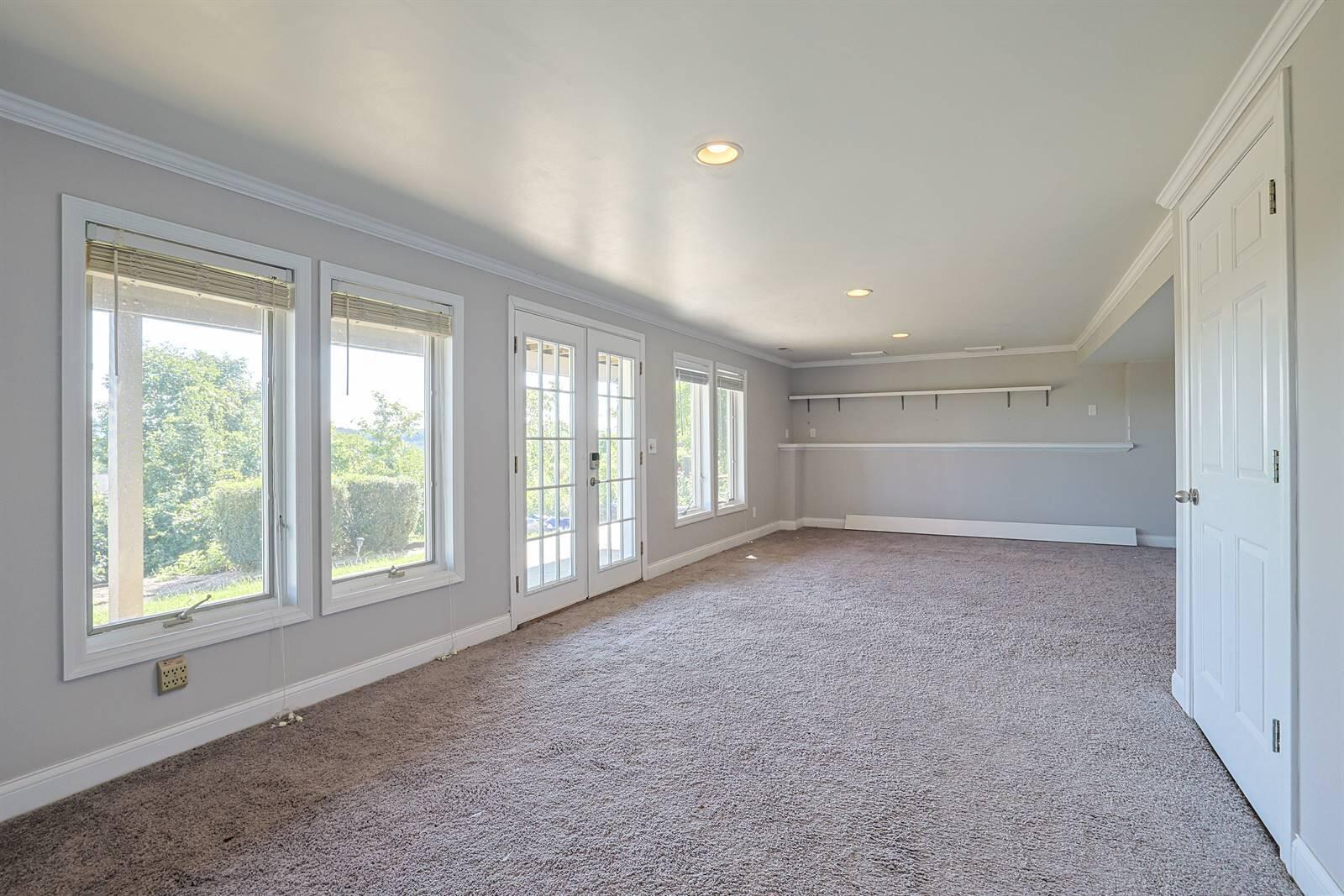 630 Pointe Benton Lane Property Photo 27