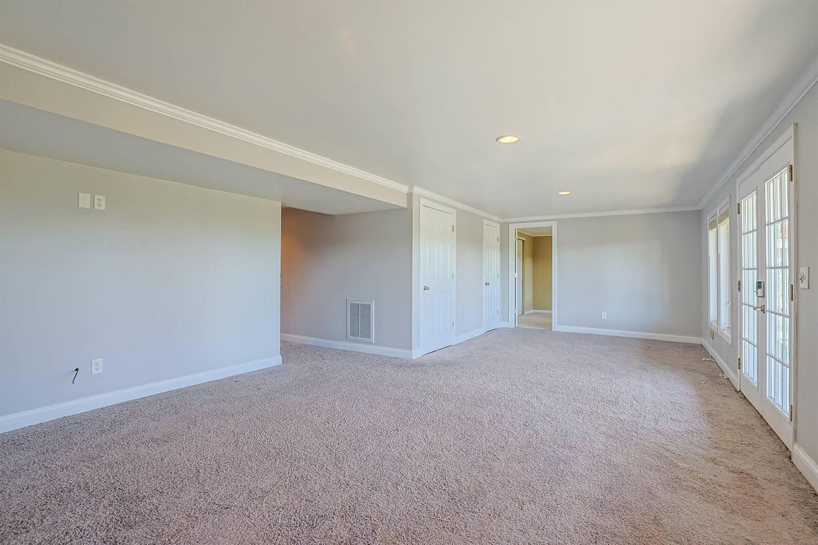 630 Pointe Benton Lane Property Photo 29
