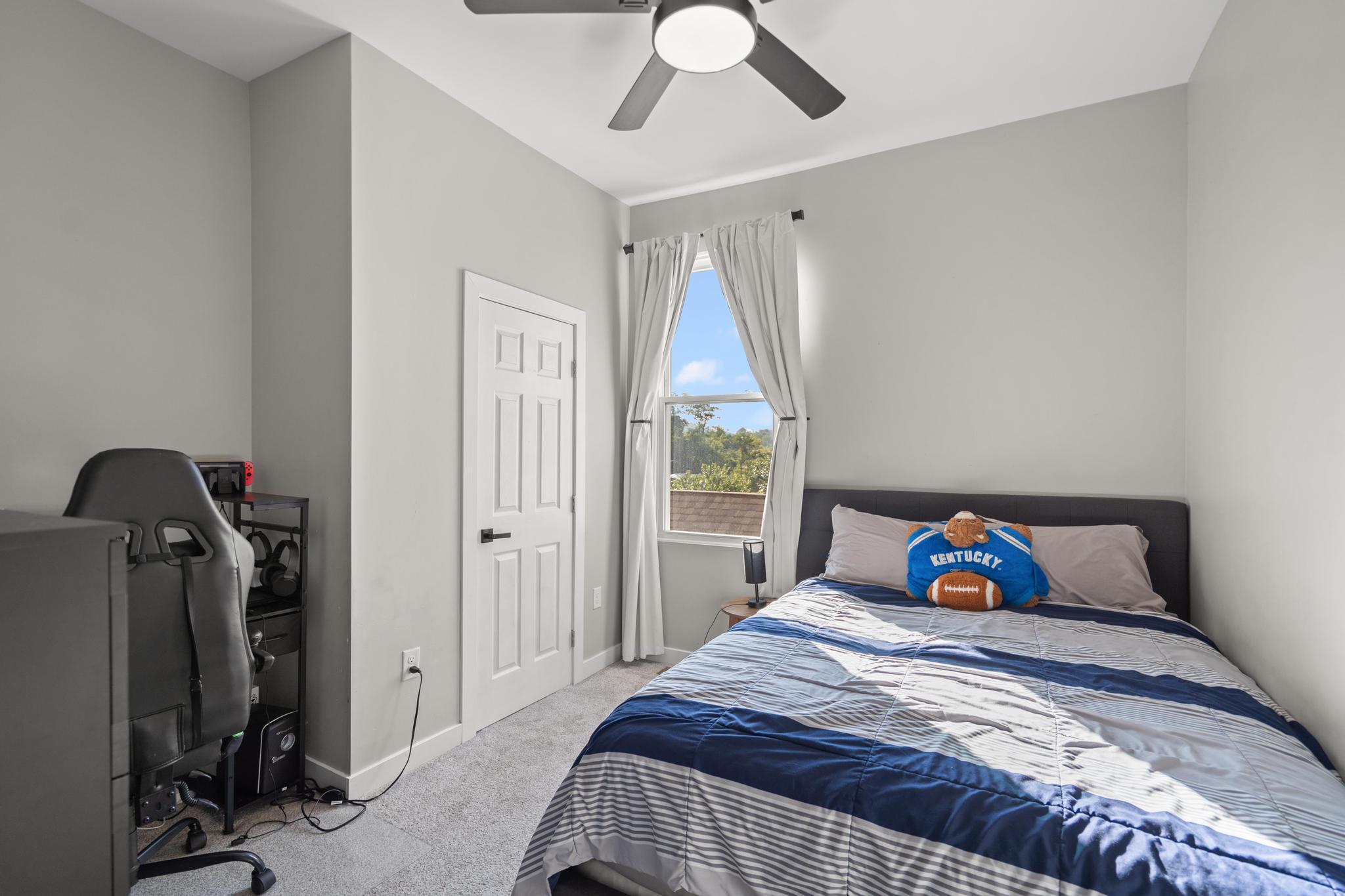 429 Clark Street Property Photo 15