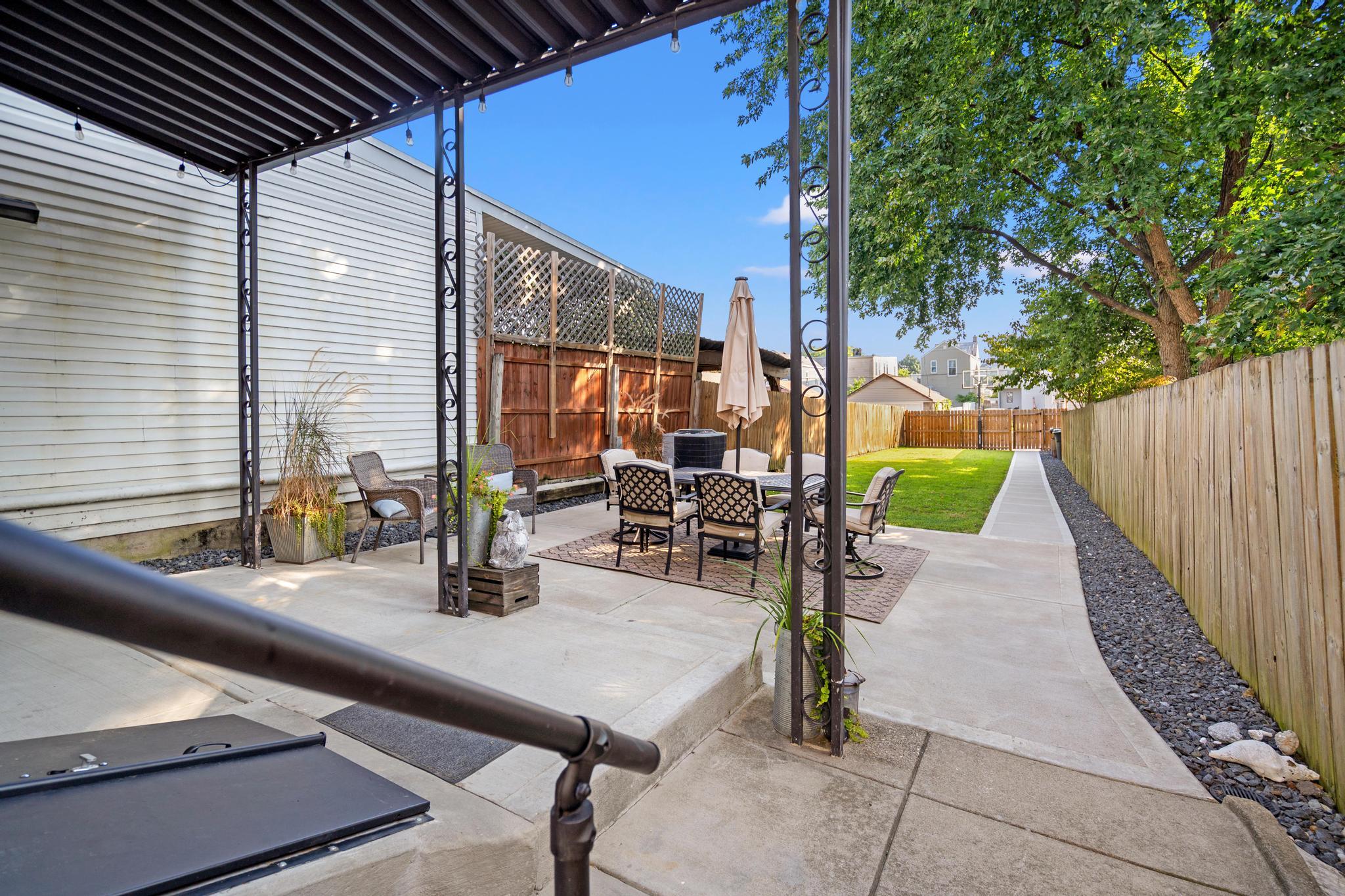 429 Clark Street Property Photo 20