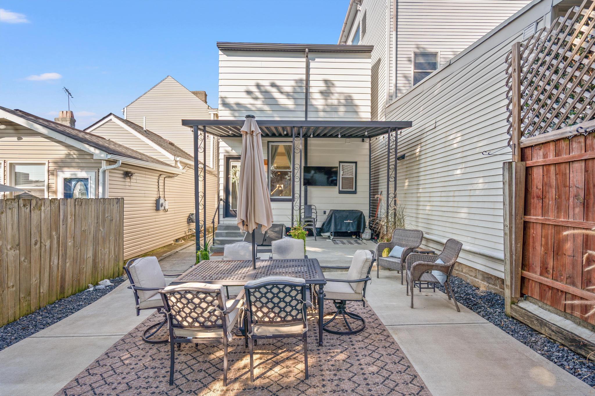429 Clark Street Property Photo 22