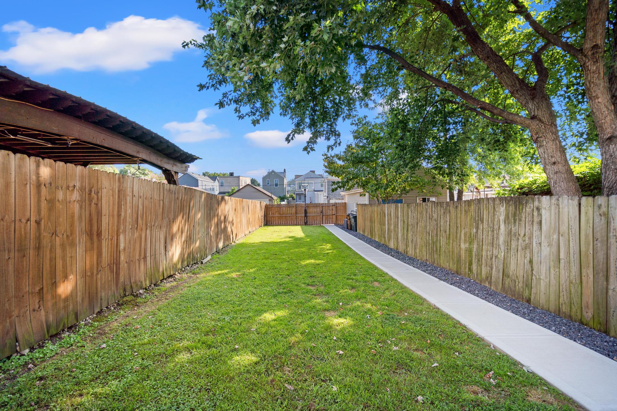 429 Clark Street Property Photo 23