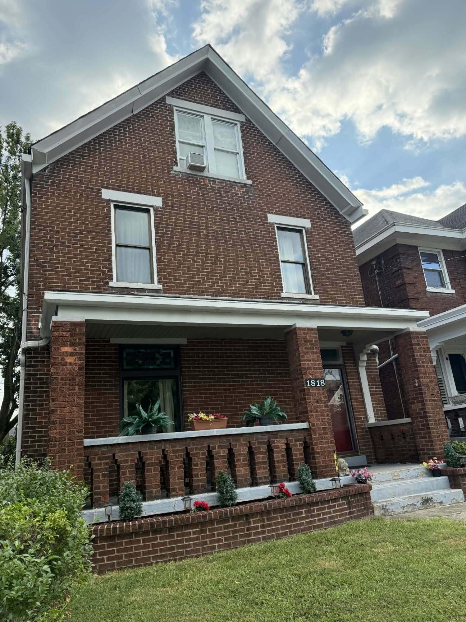 1818 Holman Avenue Property Photo 1