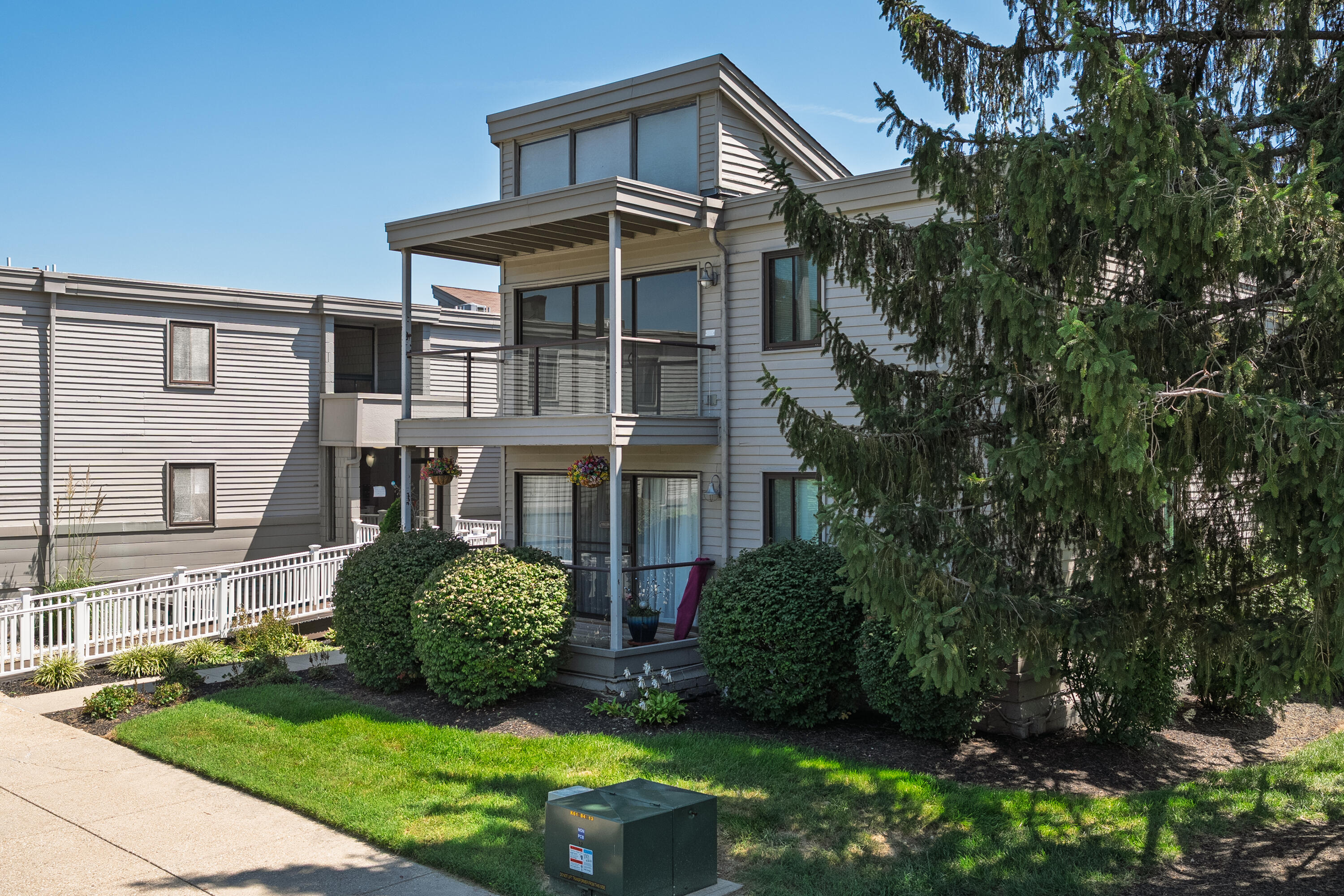105 Winding Way, C Property Photo 1