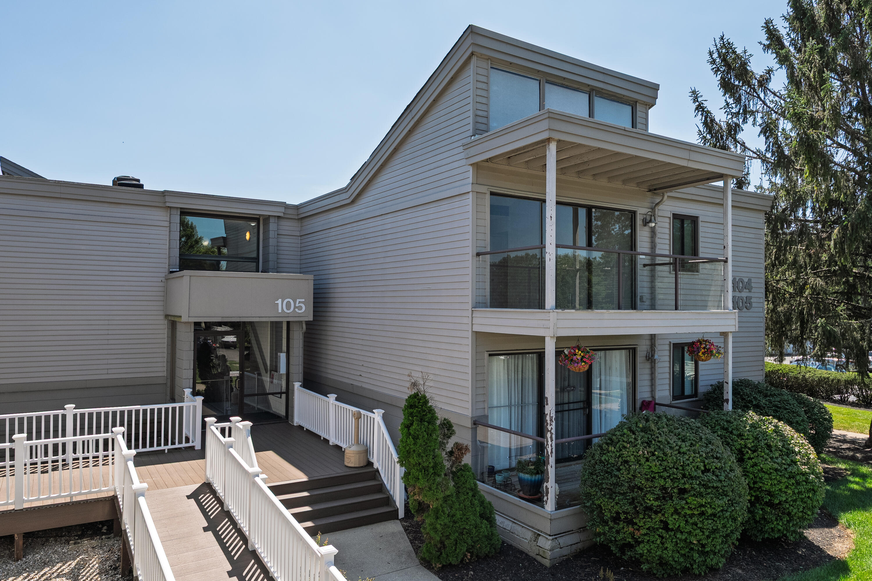 105 Winding Way, C Property Photo 2