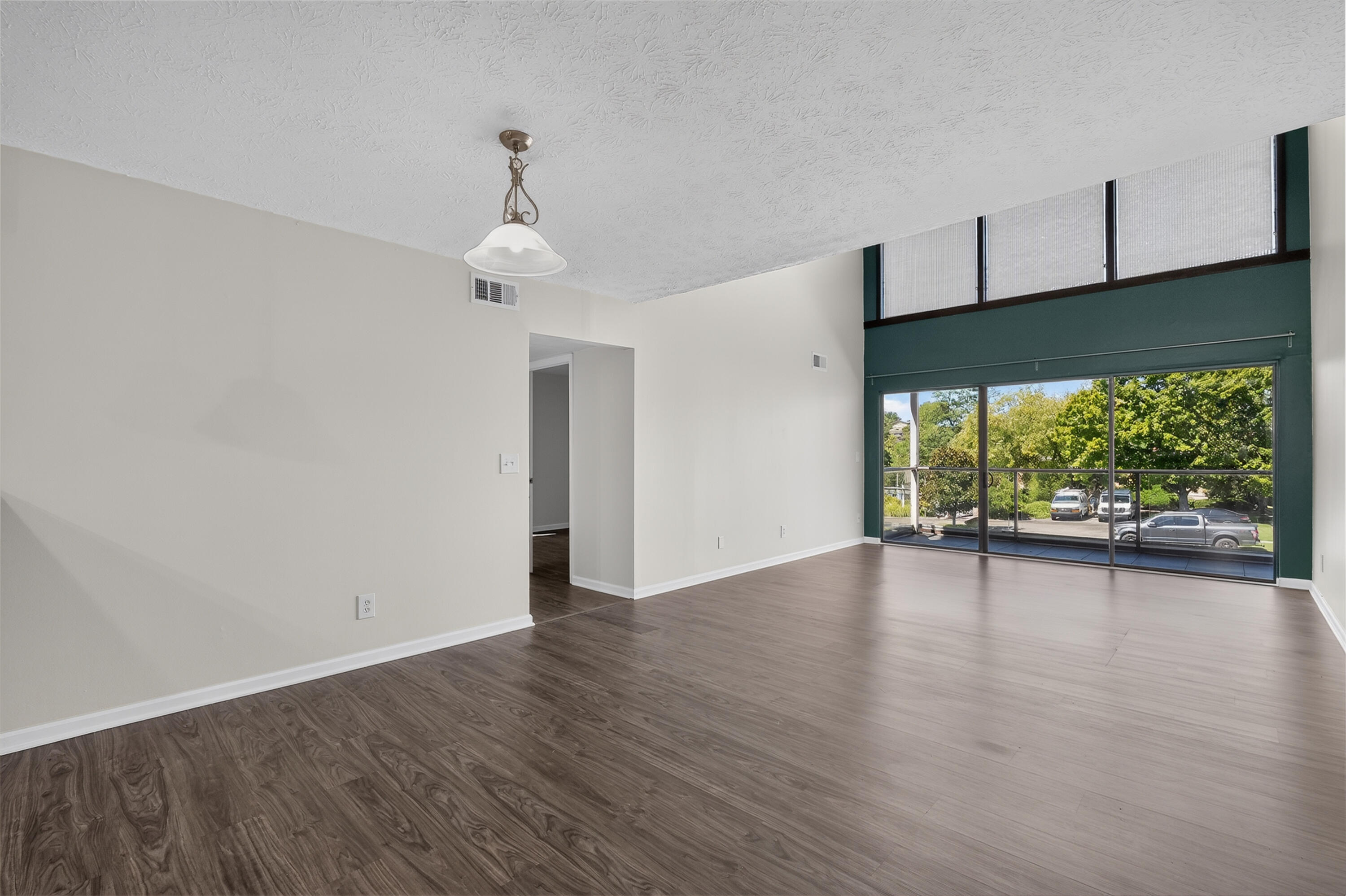 105 Winding Way, C Property Photo 4
