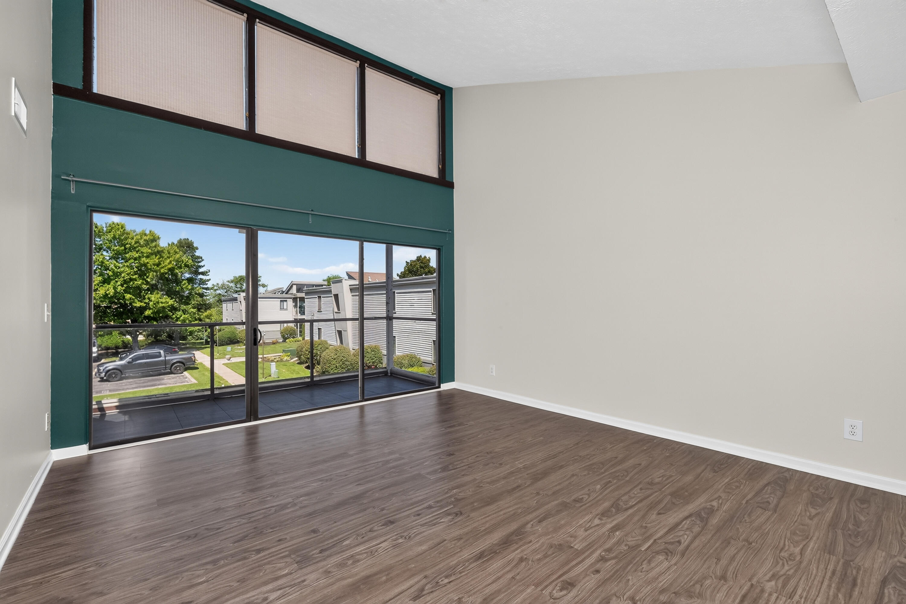 105 Winding Way, C Property Photo 5