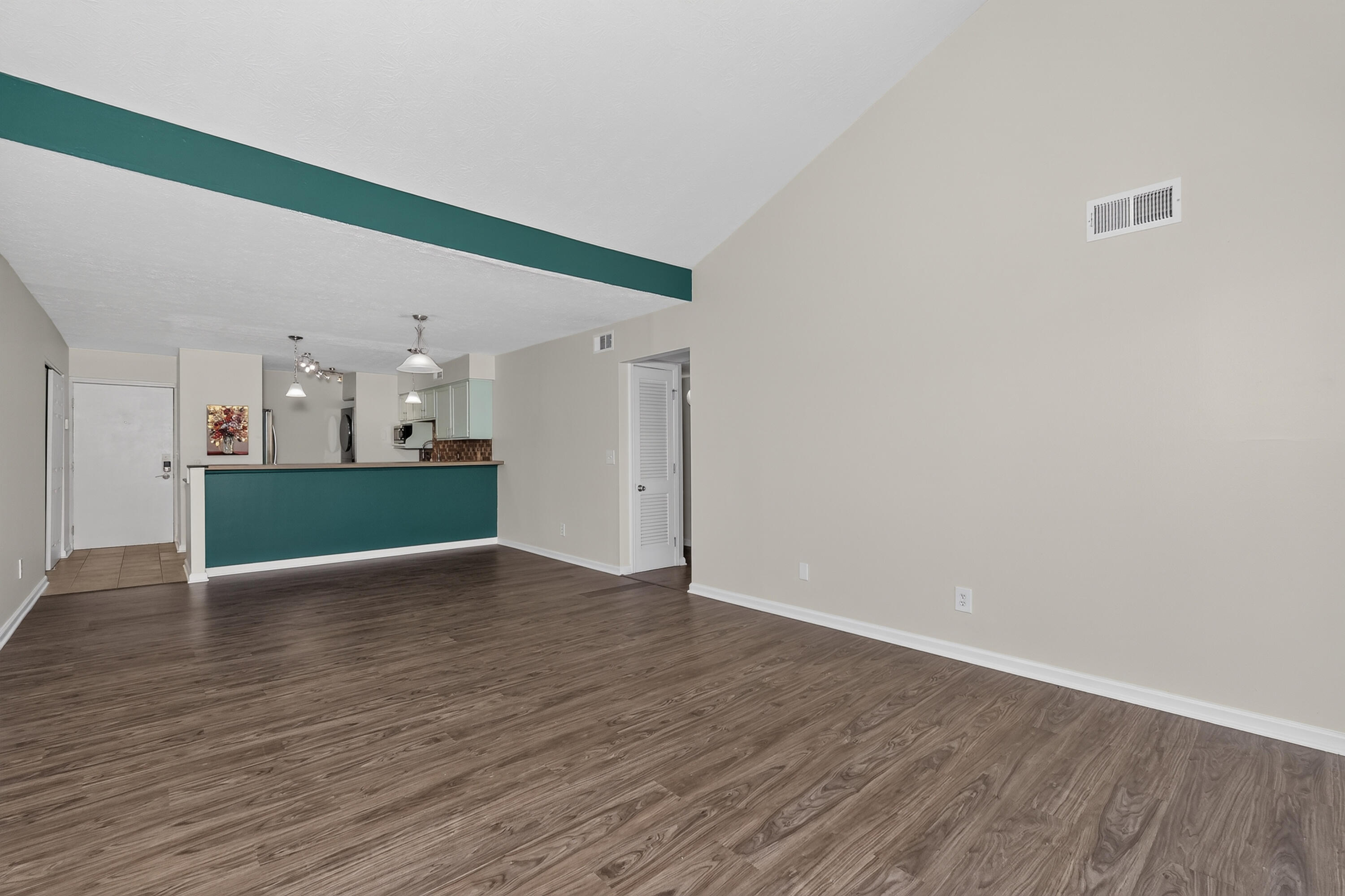 105 Winding Way, C Property Photo 6