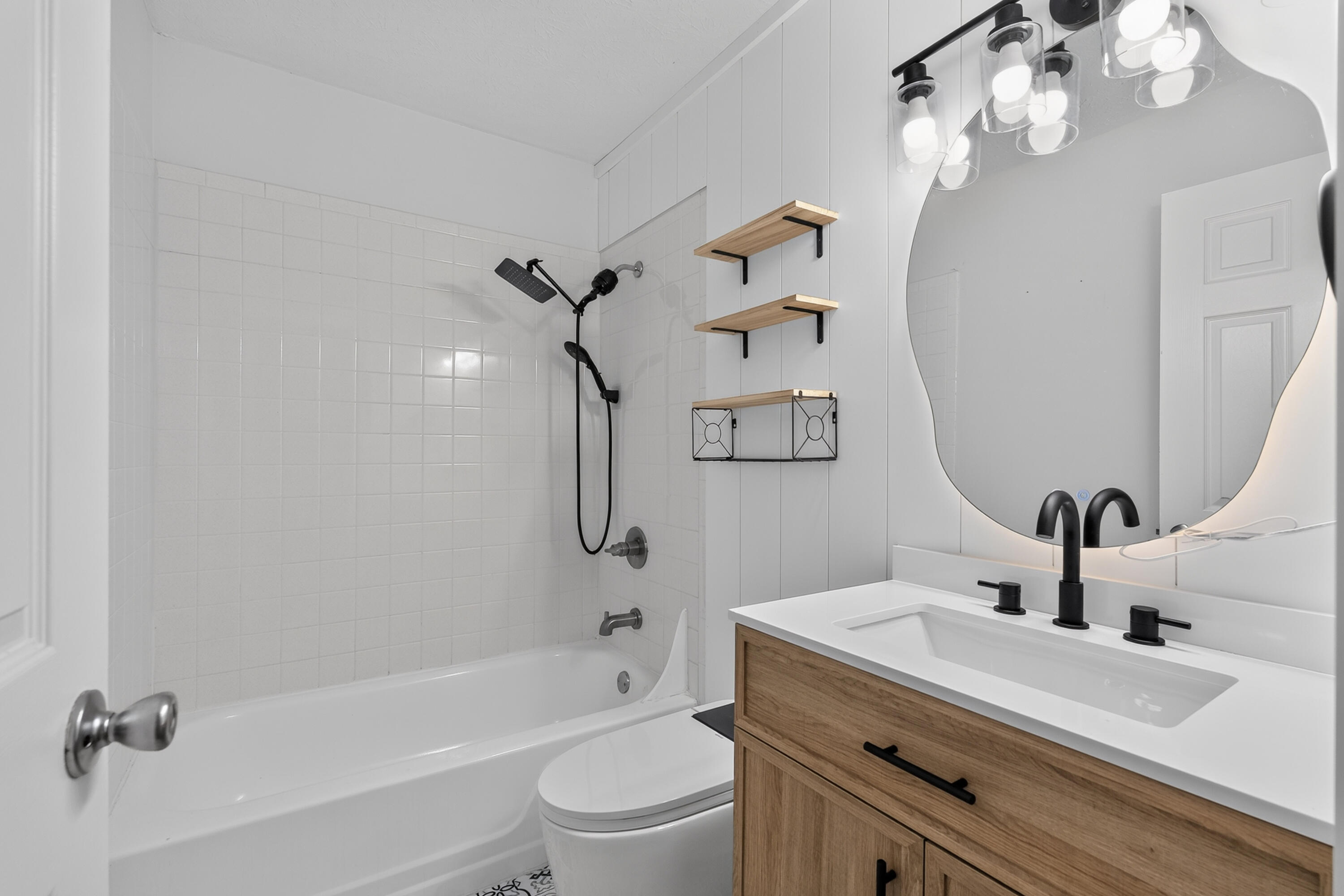 105 Winding Way, C Property Photo 10